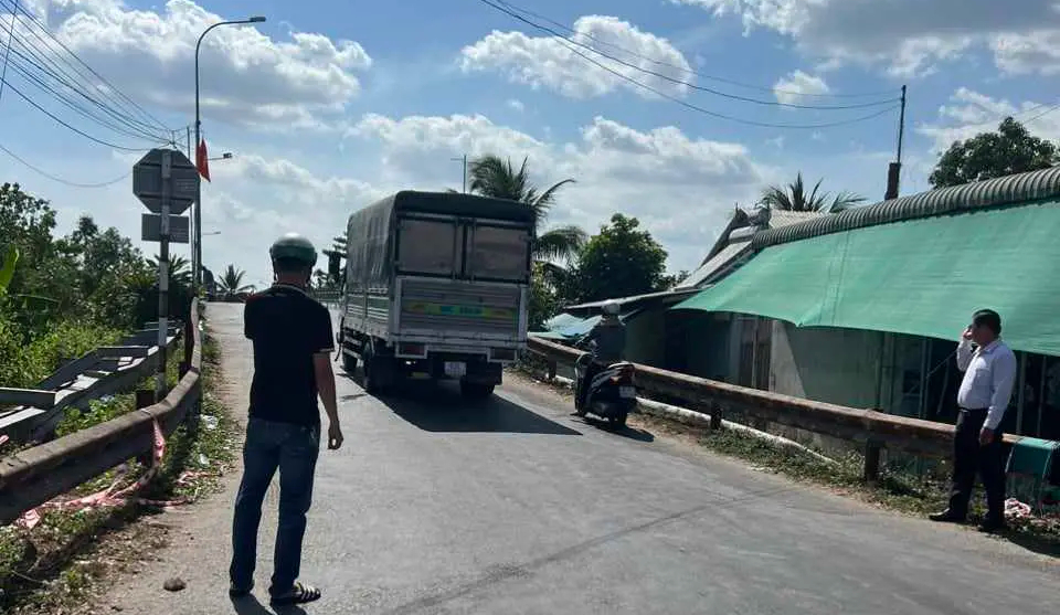 Sửa xong nhịp cầu ở Cần Thơ sau khi bị s&agrave; lan l&agrave;m x&ocirc; lệch - Ảnh 2.