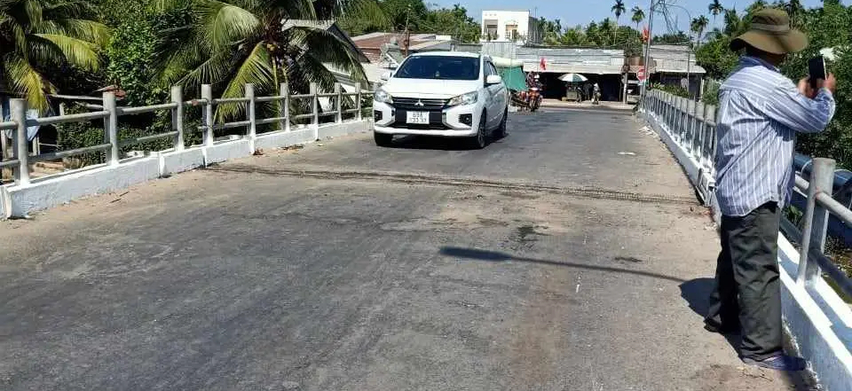 Sửa xong nhịp cầu ở Cần Thơ sau khi bị s&agrave; lan l&agrave;m x&ocirc; lệch - Ảnh 1.