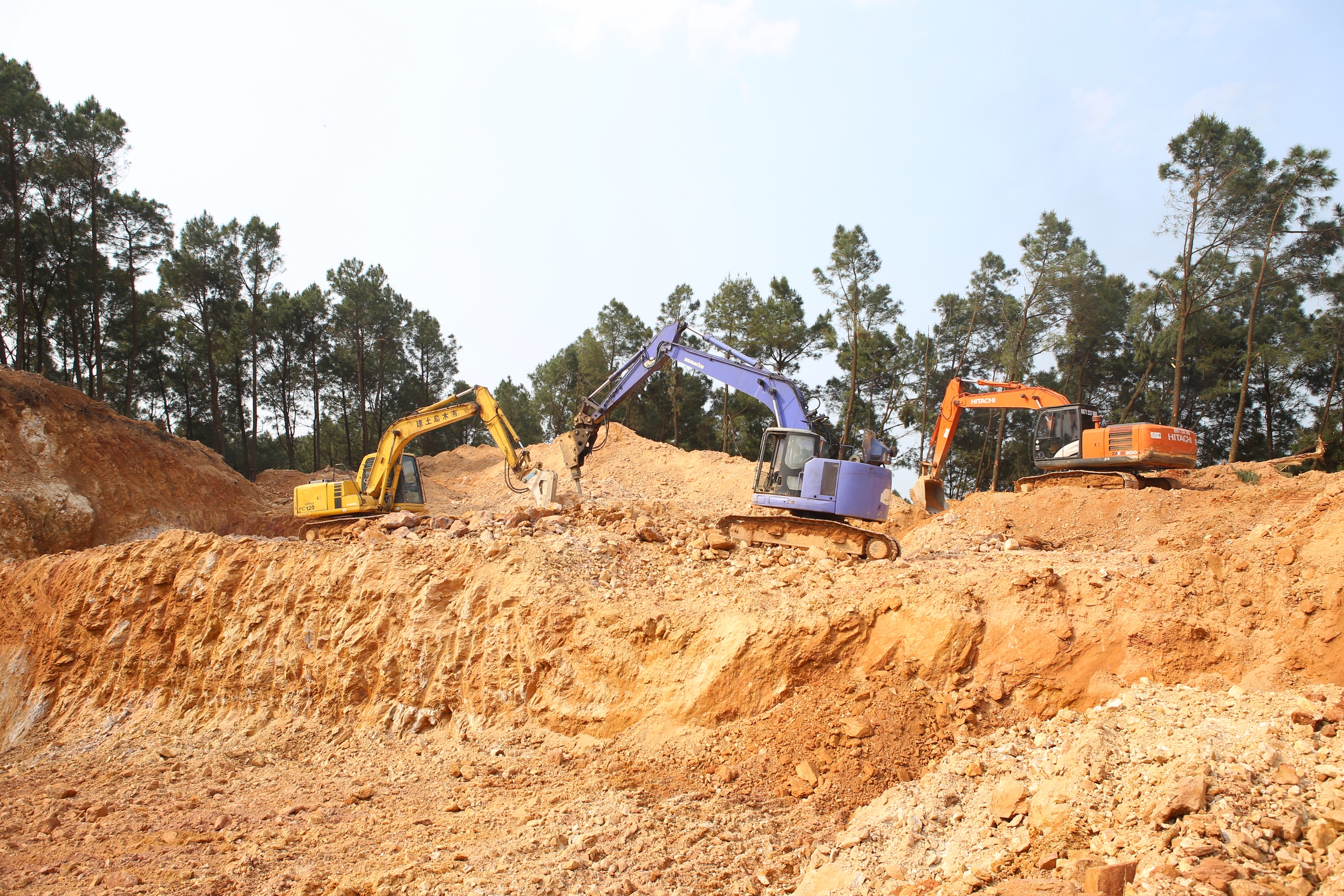 Vướng mặt bằng đường d&acirc;y 500kV: Một số hộ d&acirc;n đ&ograve;i bồi thường qu&aacute; cao, c&oacute; dấu hiệu trục lợi- Ảnh 1.