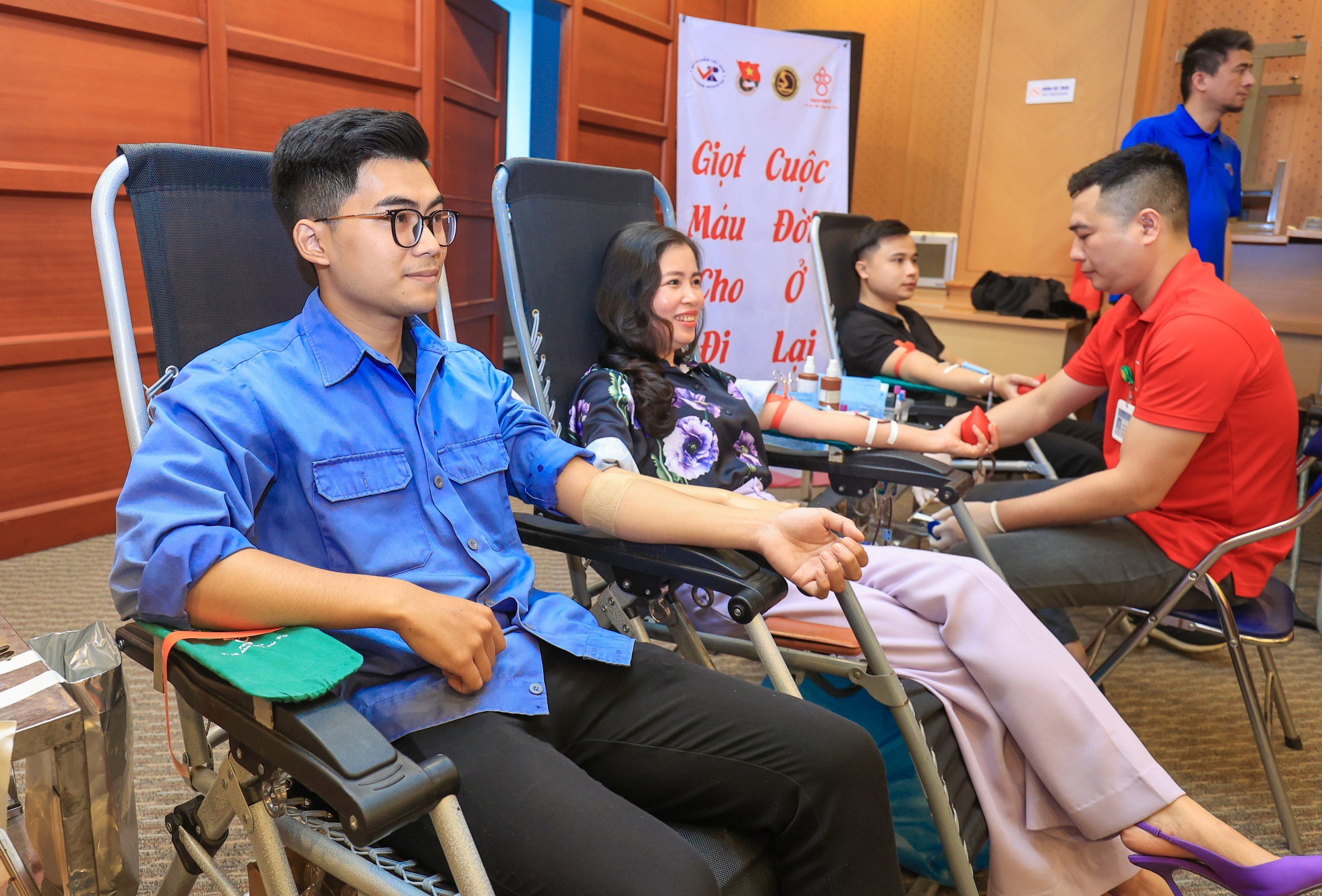 Tuổi trẻ Bộ GTVT lan tỏa nghĩa cử cao đẹp hiến máu cứu người- Ảnh 11. Tuổi trẻ Bộ GTVT lan tỏa nghĩa cử cao đẹp hiến máu cứu người- Ảnh 11.