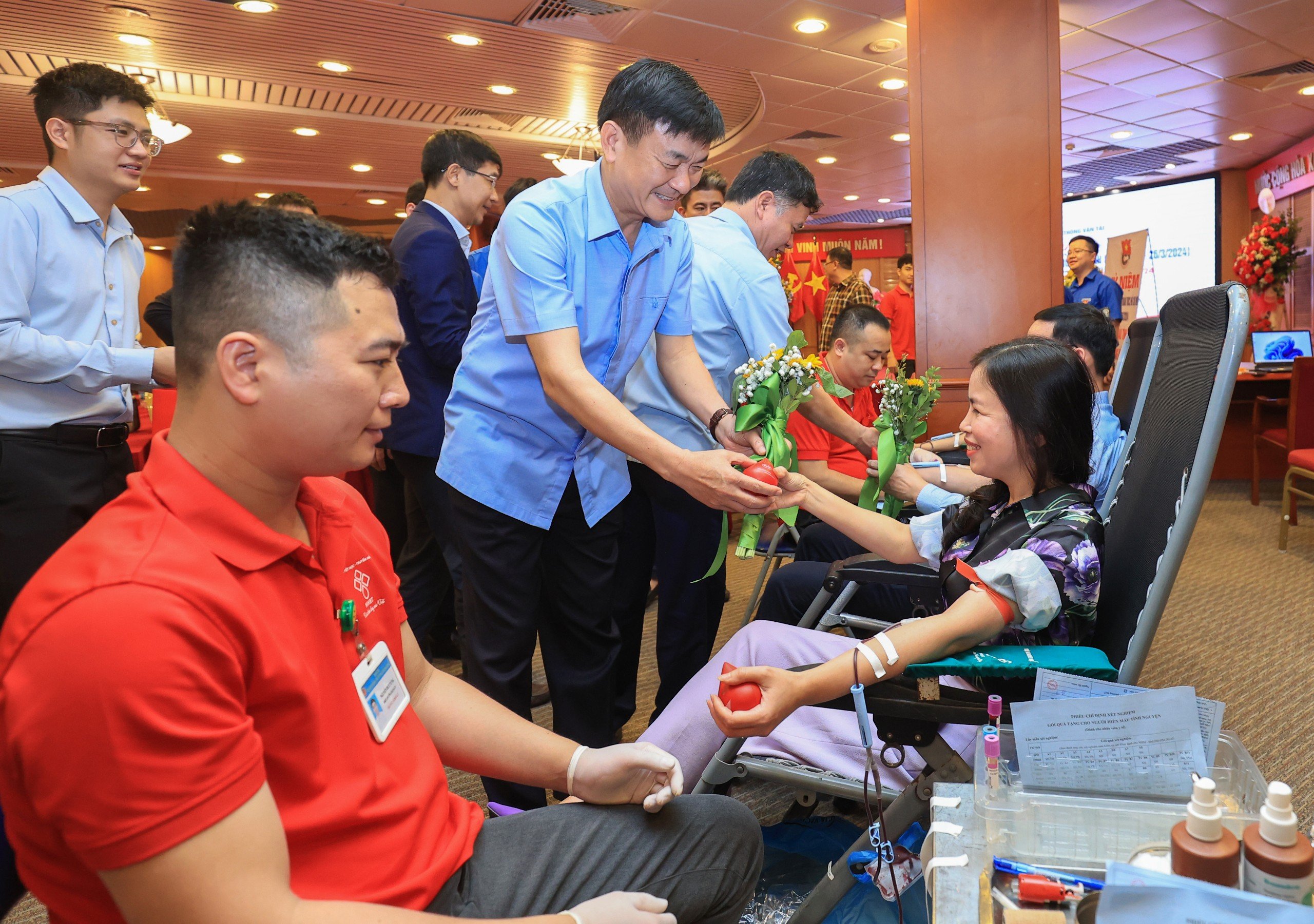 Tuổi trẻ Bộ GTVT lan tỏa nghĩa cử cao đẹp hiến m&aacute;u cứu người- Ảnh 4.