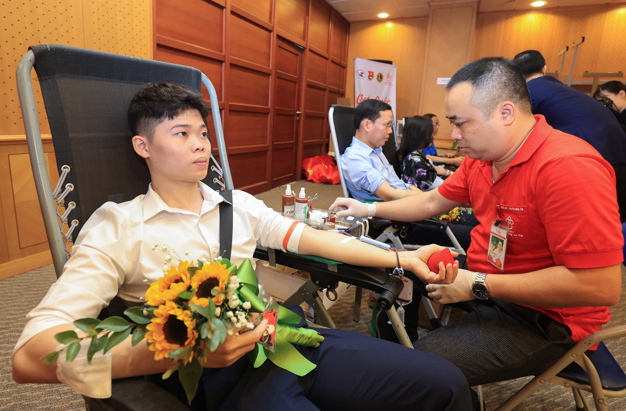 Tuổi trẻ Bộ GTVT lan tỏa nghĩa cử cao đẹp hiến máu cứu người- Ảnh 12. Tuổi trẻ Bộ GTVT lan tỏa nghĩa cử cao đẹp hiến máu cứu người- Ảnh 12.