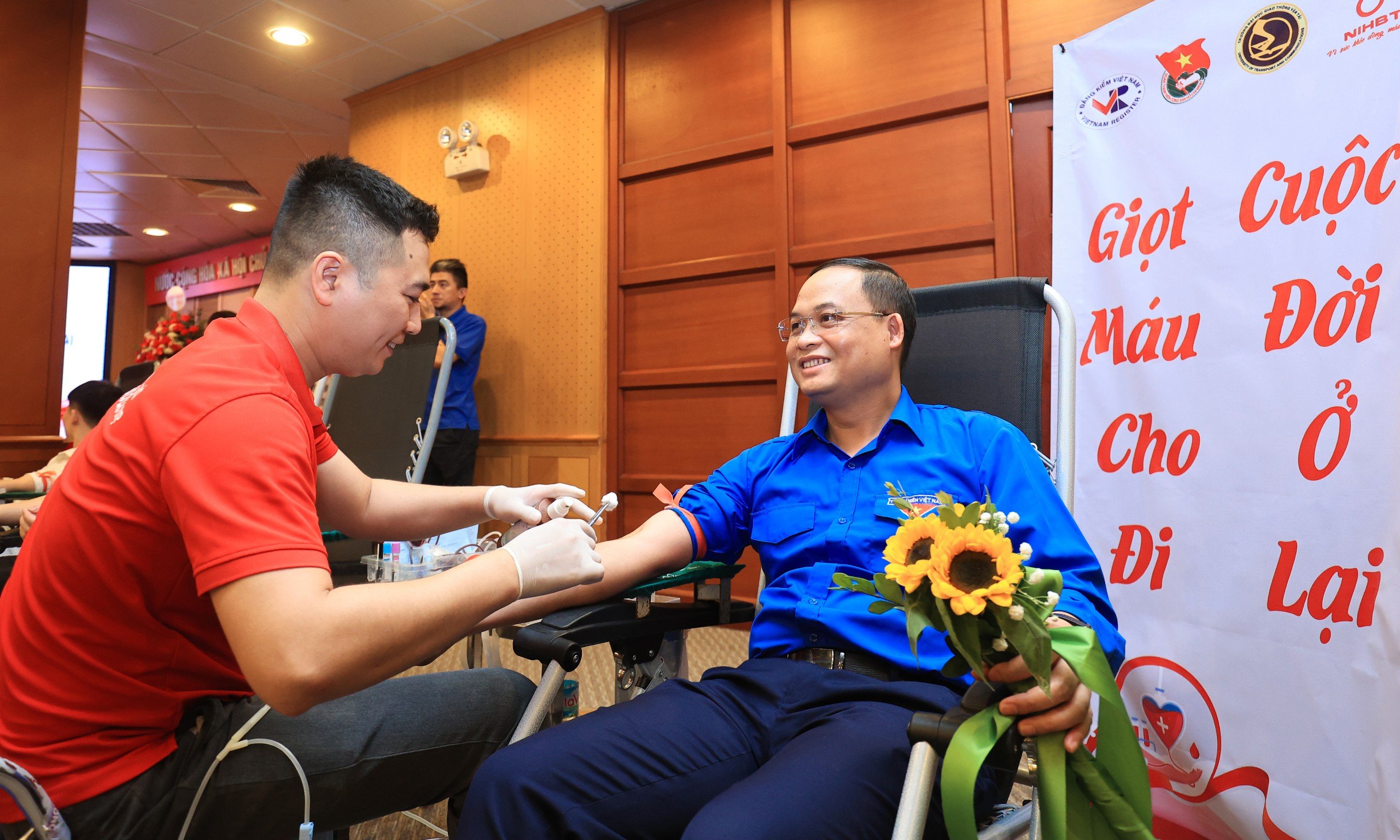 Tuổi trẻ Bộ GTVT lan tỏa nghĩa cử cao đẹp hiến máu cứu người- Ảnh 13. Tuổi trẻ Bộ GTVT lan tỏa nghĩa cử cao đẹp hiến máu cứu người- Ảnh 13.