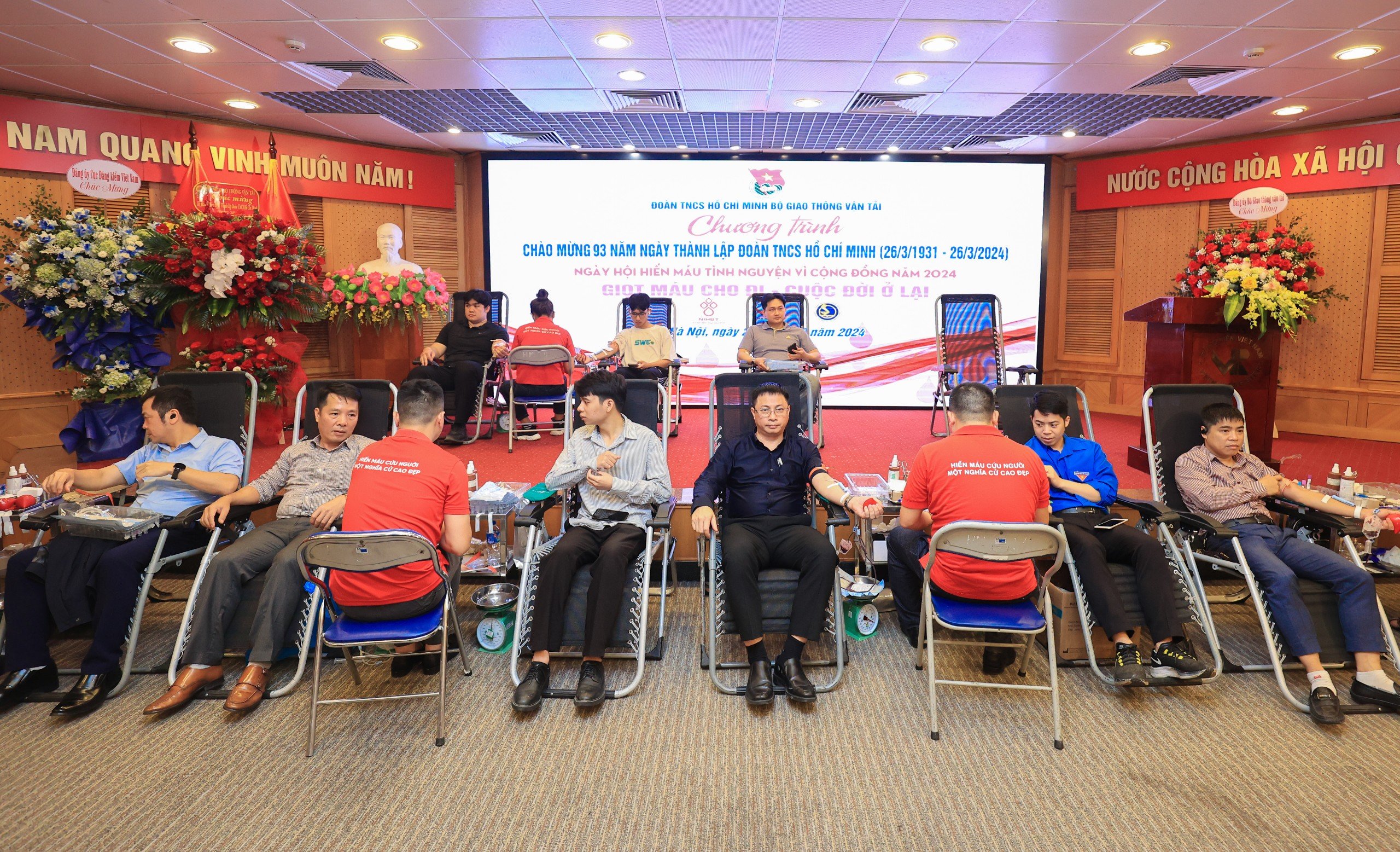 Tuổi trẻ Bộ GTVT lan tỏa nghĩa cử cao đẹp hiến máu cứu người- Ảnh 5. Tuổi trẻ Bộ GTVT lan tỏa nghĩa cử cao đẹp hiến máu cứu người- Ảnh 5.