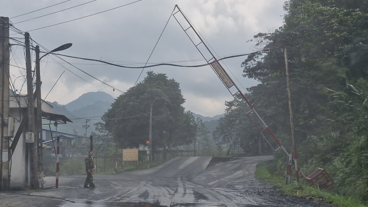 Kỳ lạ doanh nghiệp lập barie, kiểm so&aacute;t người d&acirc;n qua đường nối Bắc Giang - Quảng Ninh- Ảnh 1.
