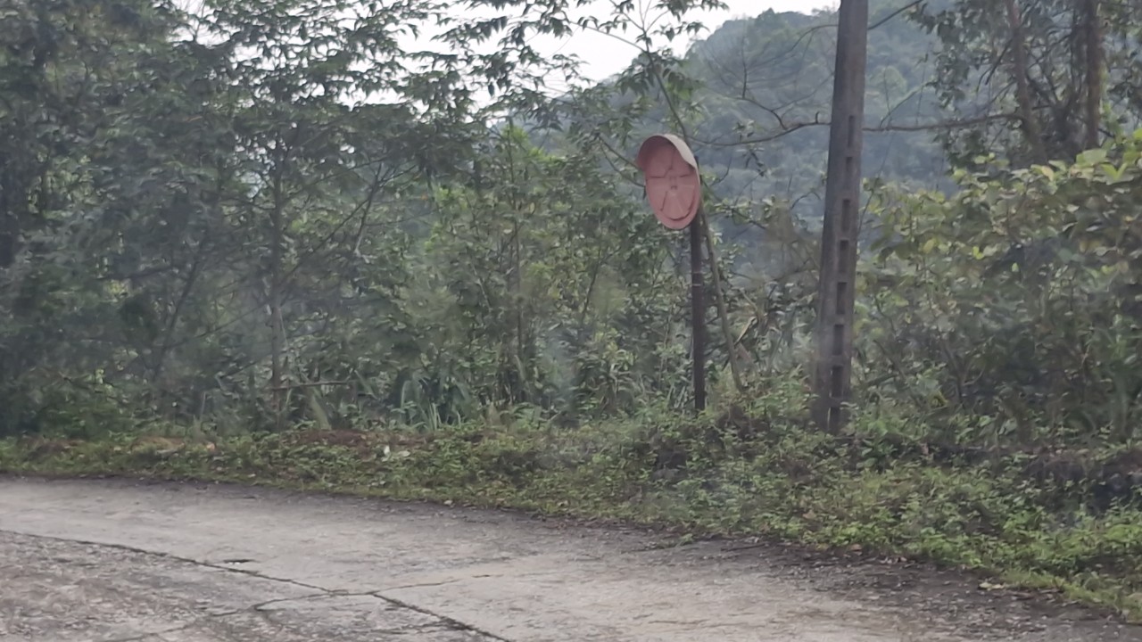Kỳ lạ doanh nghiệp lập barie, kiểm so&aacute;t người d&acirc;n qua đường nối Bắc Giang - Quảng Ninh- Ảnh 4.