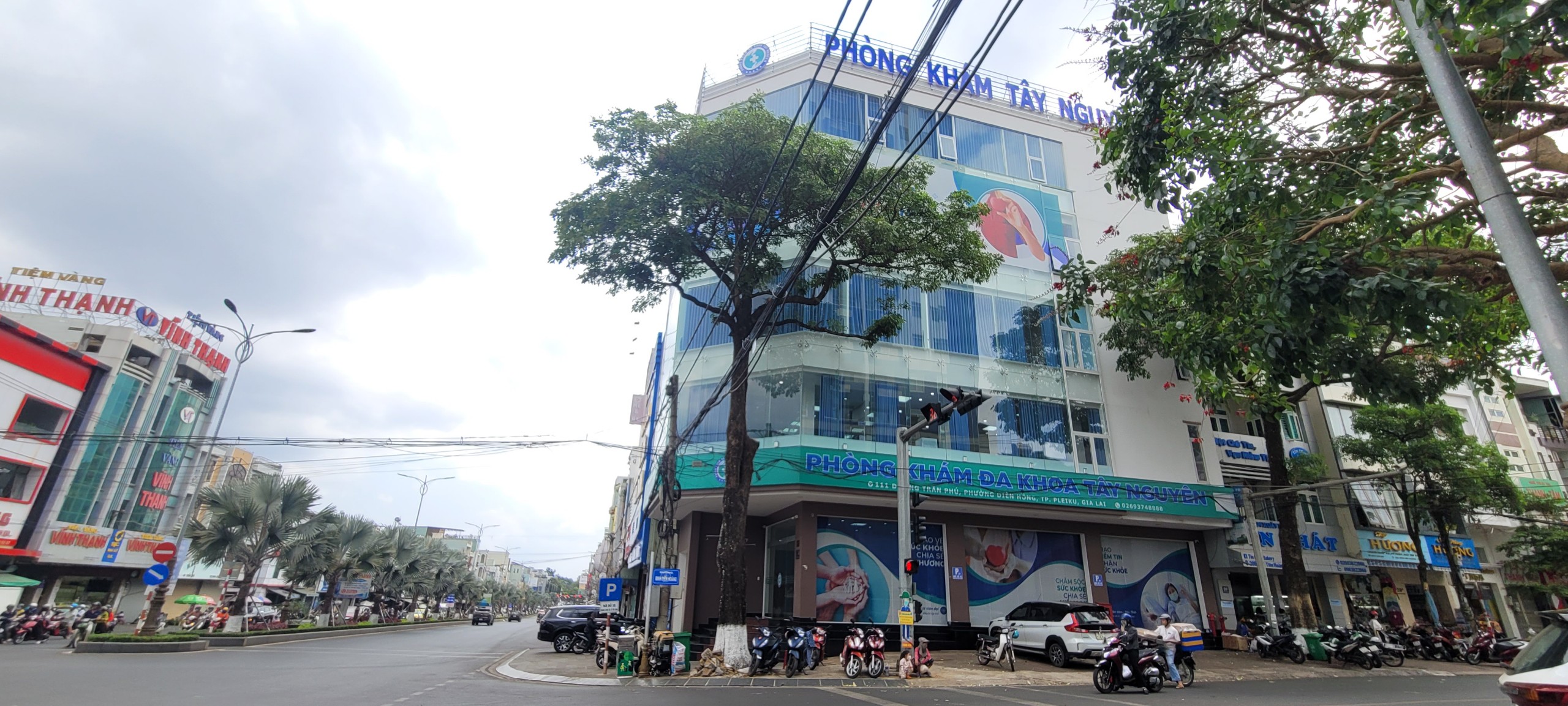 Một ph&ograve;ng kh&aacute;m bị kh&aacute;ch tố 