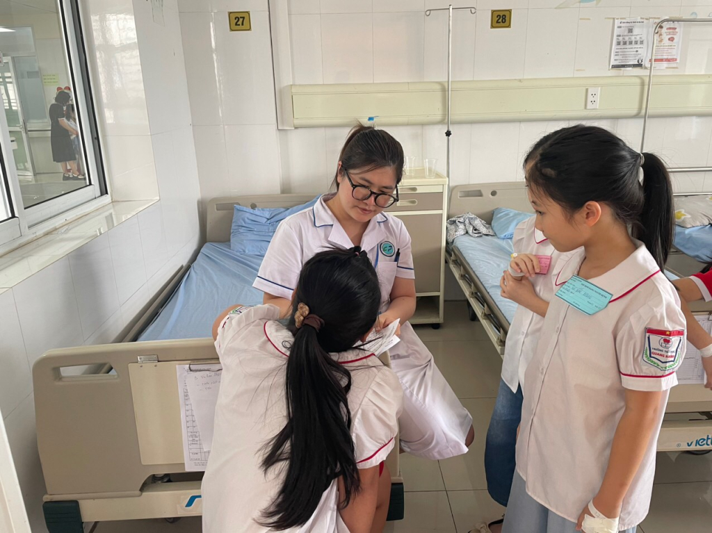 Quảng Ninh: 33 học sinh tiểu học nghi bị ngộ độc thực phẩm - Ảnh 1. Quảng Ninh: 33 học sinh tiểu học nghi bị ngộ độc thực phẩm - Ảnh 1.