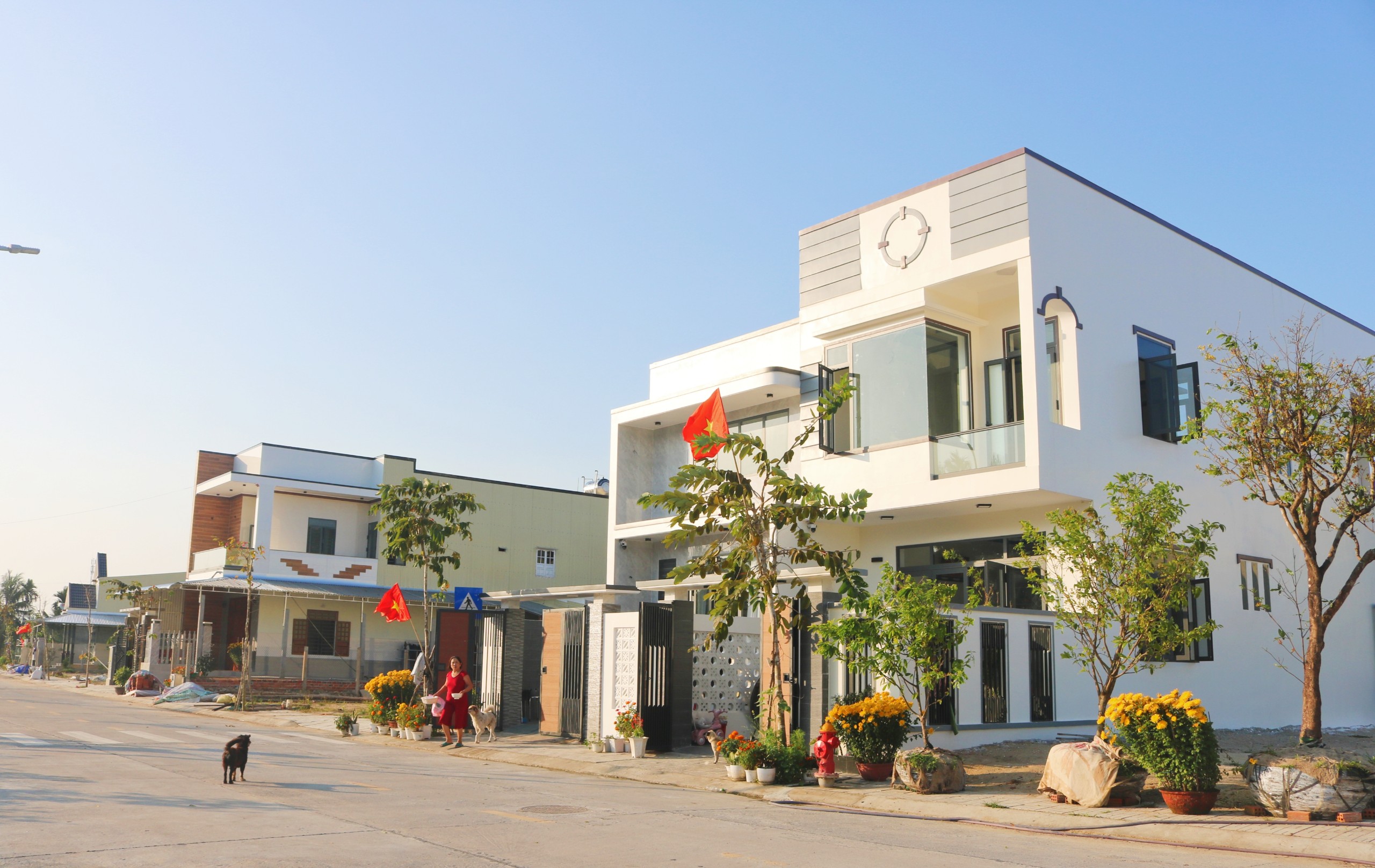 D&acirc;n đ&oacute;n niềm vui k&eacute;p ở phố mới t&aacute;i định cư cao tốc Quảng Ng&atilde;i- Ảnh 1.