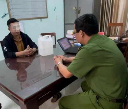 Quảng Ng&atilde;i ph&aacute;t hiện hai cơ sở sản xuất gi&aacute; đỗ sử dụng h&oacute;a chất tăng trưởng- Ảnh 1.