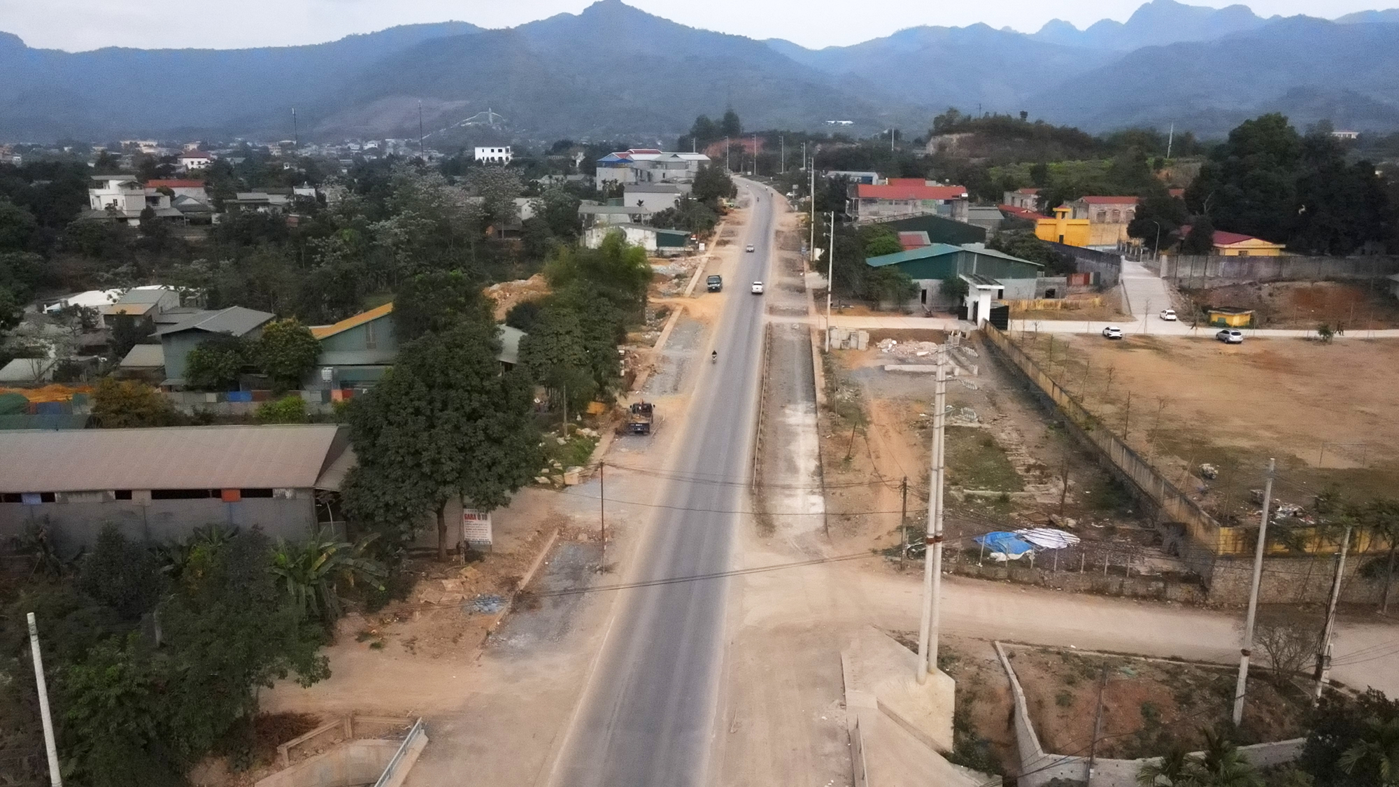 Nỗ lực ho&agrave;n th&agrave;nh quốc lộ 6 mở rộng qua TP H&ograve;a B&igrave;nh v&agrave;o ng&agrave;y Quốc kh&aacute;nh- Ảnh 1.