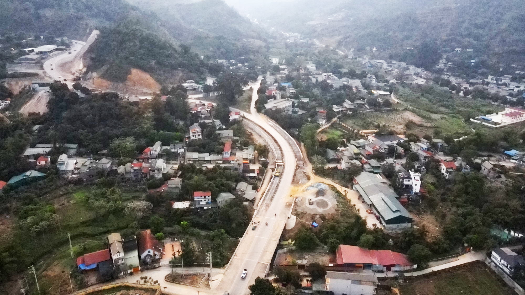 Nỗ lực ho&agrave;n th&agrave;nh quốc lộ 6 mở rộng qua TP H&ograve;a B&igrave;nh v&agrave;o ng&agrave;y Quốc kh&aacute;nh- Ảnh 8.