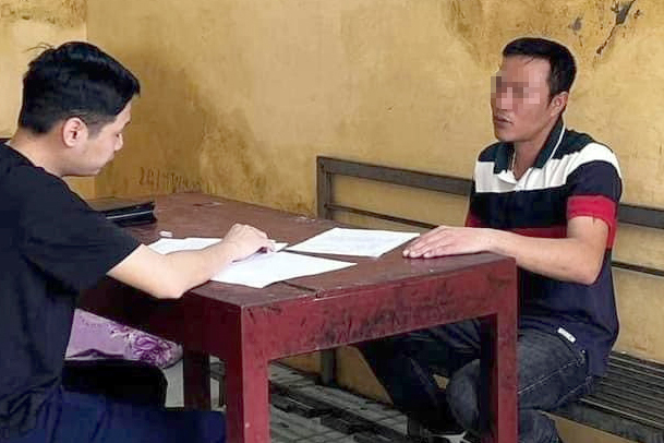 Triệu tập đối tượng s&agrave;m sỡ v&agrave; đ&aacute;nh nữ nh&acirc;n vi&ecirc;n qu&aacute;n c&agrave; ph&ecirc;- Ảnh 1.