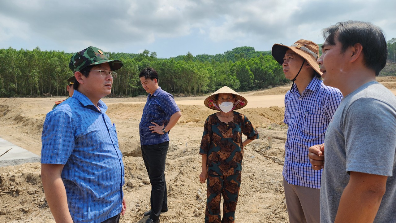 D&acirc;n đ&oacute;n niềm vui k&eacute;p ở phố mới t&aacute;i định cư cao tốc Quảng Ng&atilde;i- Ảnh 4.