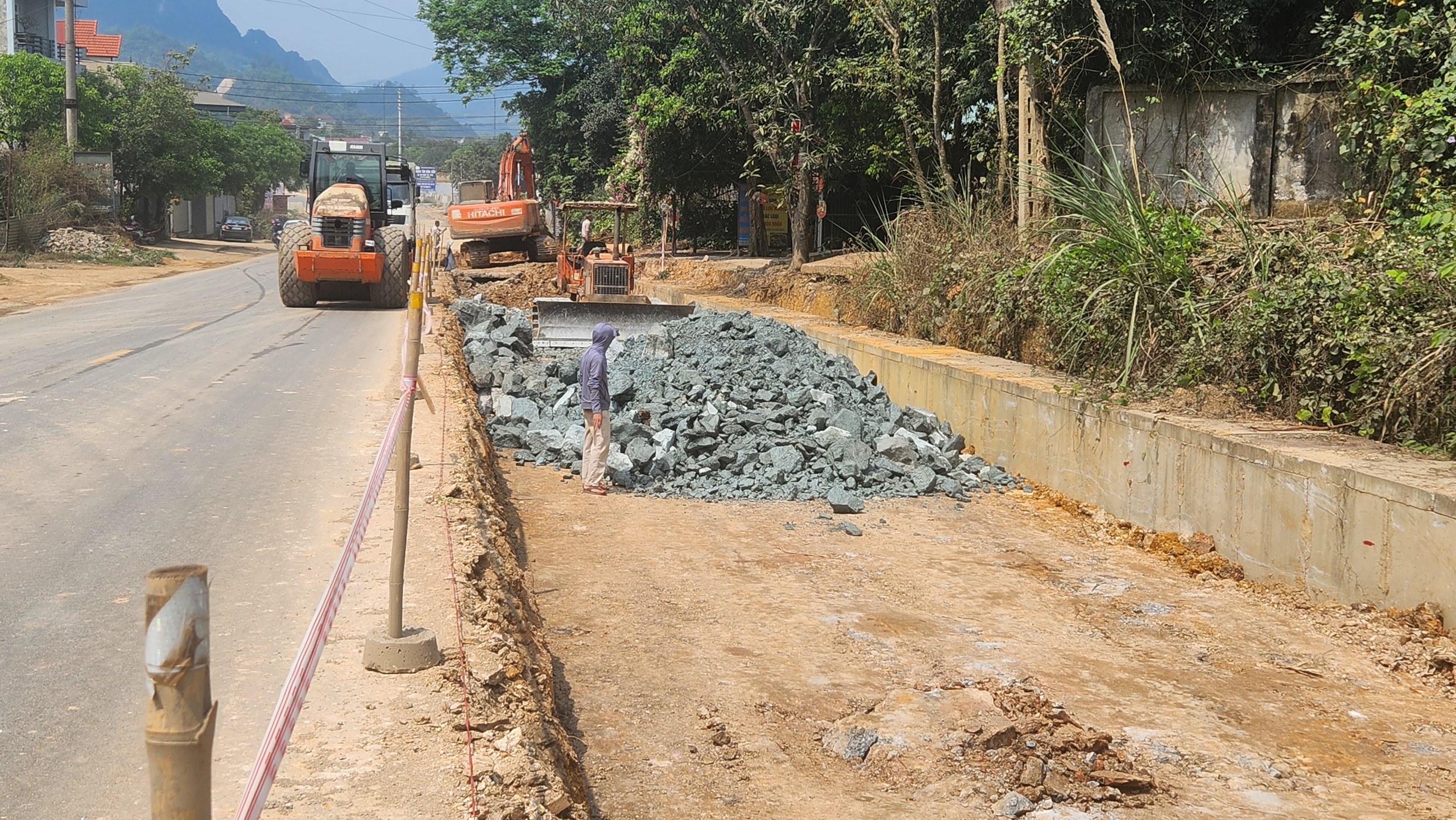 Nỗ lực ho&agrave;n th&agrave;nh quốc lộ 6 mở rộng qua TP H&ograve;a B&igrave;nh v&agrave;o ng&agrave;y Quốc kh&aacute;nh- Ảnh 2.