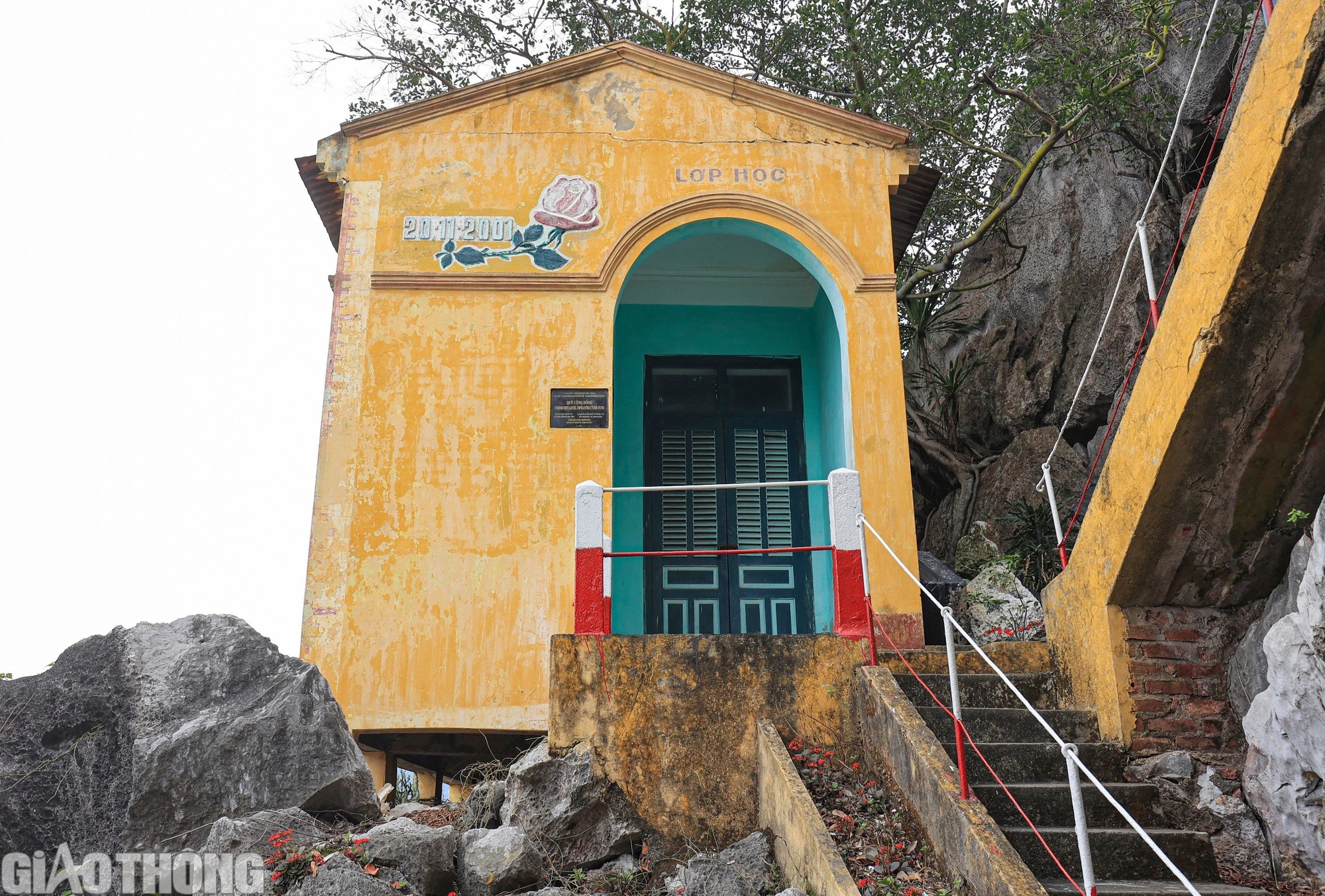 Cận cảnh c&ocirc;ng tr&igrave;nh hơn nửa thế kỷ cheo leo tr&ecirc;n đảo đ&aacute; Hạ Long- Ảnh 7.