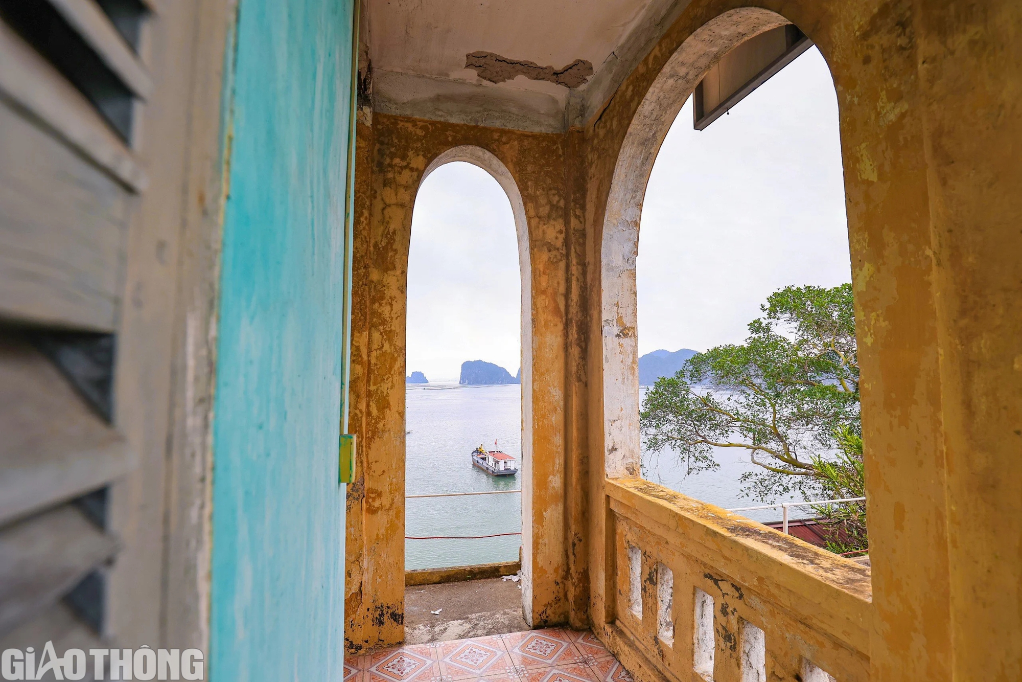 Cận cảnh c&ocirc;ng tr&igrave;nh hơn nửa thế kỷ cheo leo tr&ecirc;n đảo đ&aacute; Hạ Long- Ảnh 13.