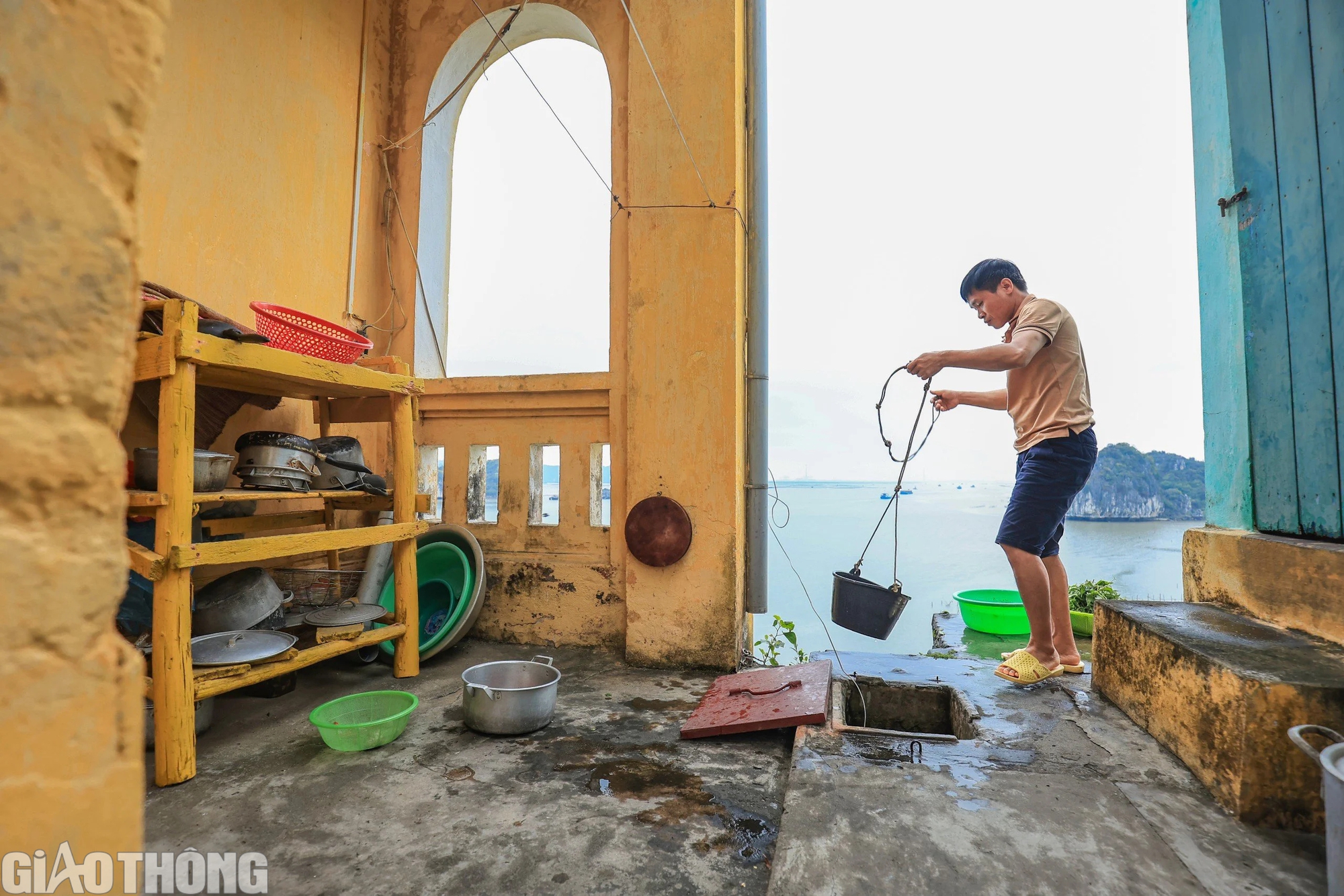 Cận cảnh c&ocirc;ng tr&igrave;nh hơn nửa thế kỷ cheo leo tr&ecirc;n đảo đ&aacute; Hạ Long- Ảnh 12.