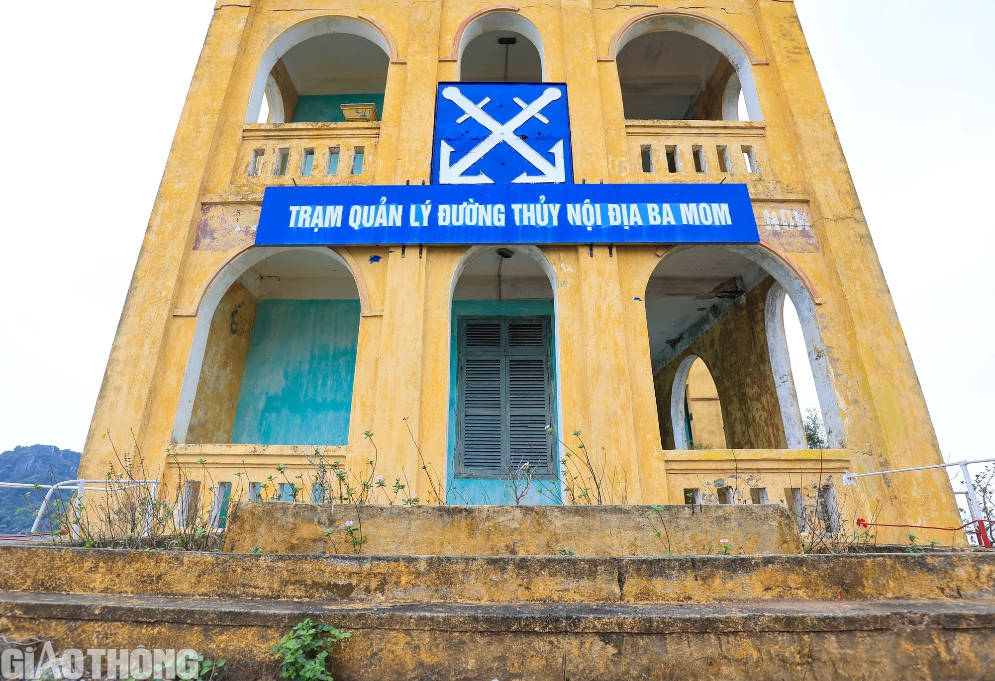 Cận cảnh c&ocirc;ng tr&igrave;nh hơn nửa thế kỷ cheo leo tr&ecirc;n đảo đ&aacute; Hạ Long- Ảnh 10.