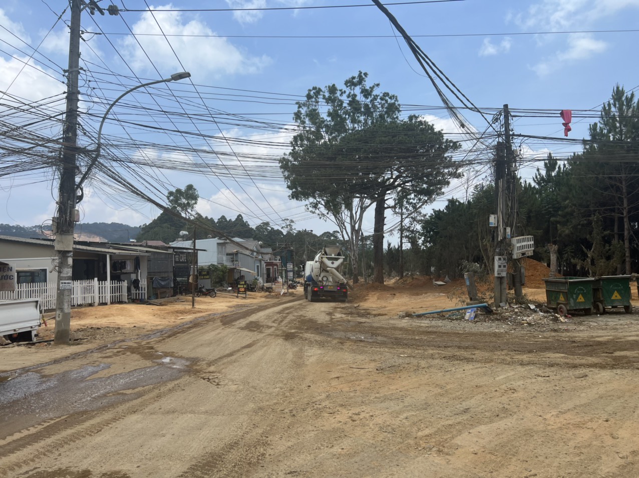 Xem x&eacute;t cưỡng chế c&aacute;c hộ tr&acirc;y &igrave; GPMB đường v&agrave;nh đai Đ&agrave; Lạt- Ảnh 1.