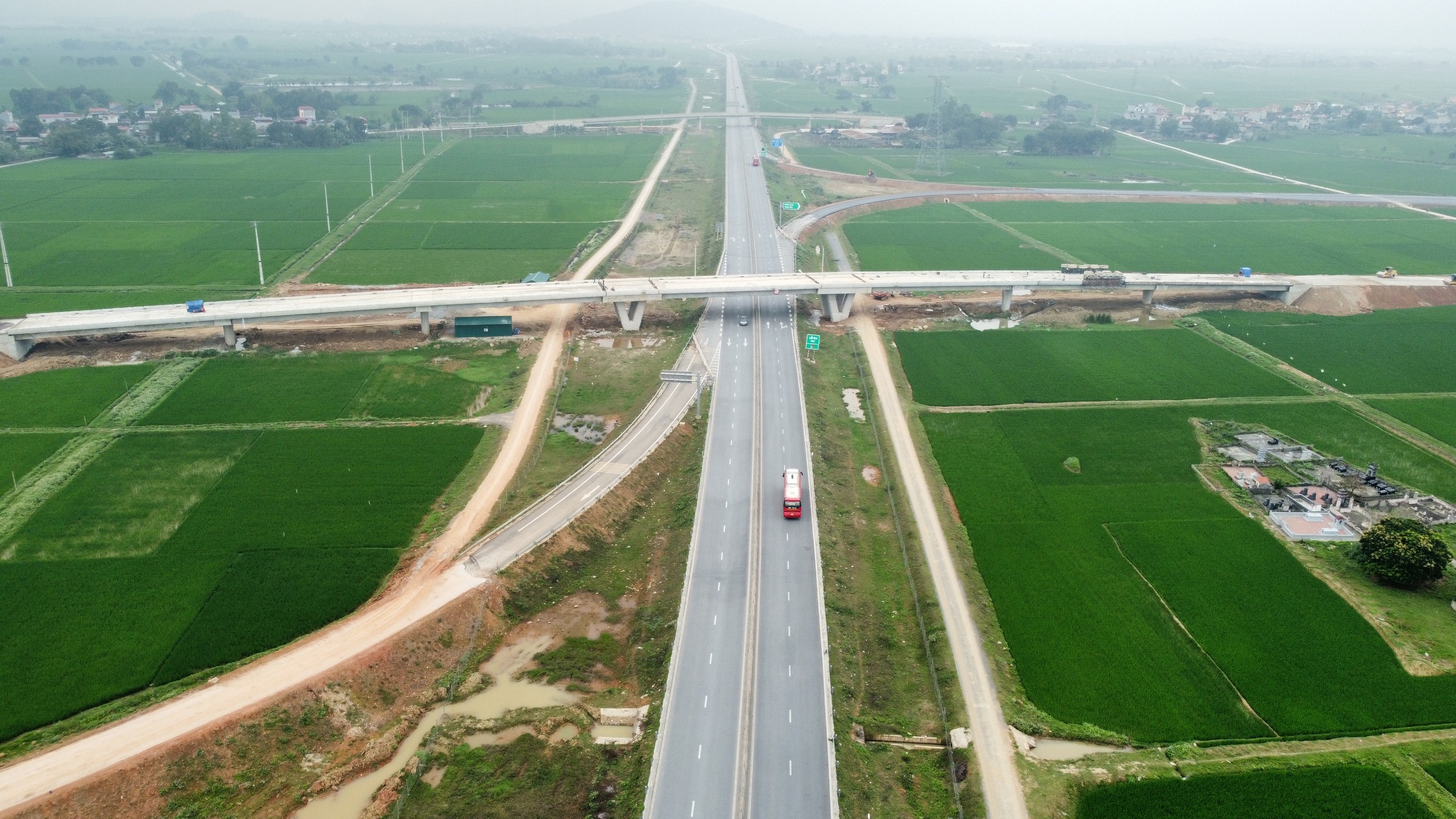 N&uacute;t giao thứ 7 tr&ecirc;n cao tốc Mai Sơn - QL45 đoạn qua Thanh H&oacute;a sẽ ho&agrave;n th&agrave;nh v&agrave;o dịp 30/4- Ảnh 5.