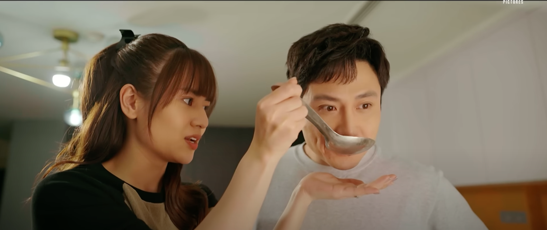 Mình yêu nhau bình yên thôi tập 20: Doãn Quốc Đam truyền nghề xăm cho em trai xóm trọ- Ảnh 2. Mình yêu nhau bình yên thôi tập 20: Doãn Quốc Đam truyền nghề xăm cho em trai xóm trọ- Ảnh 2.