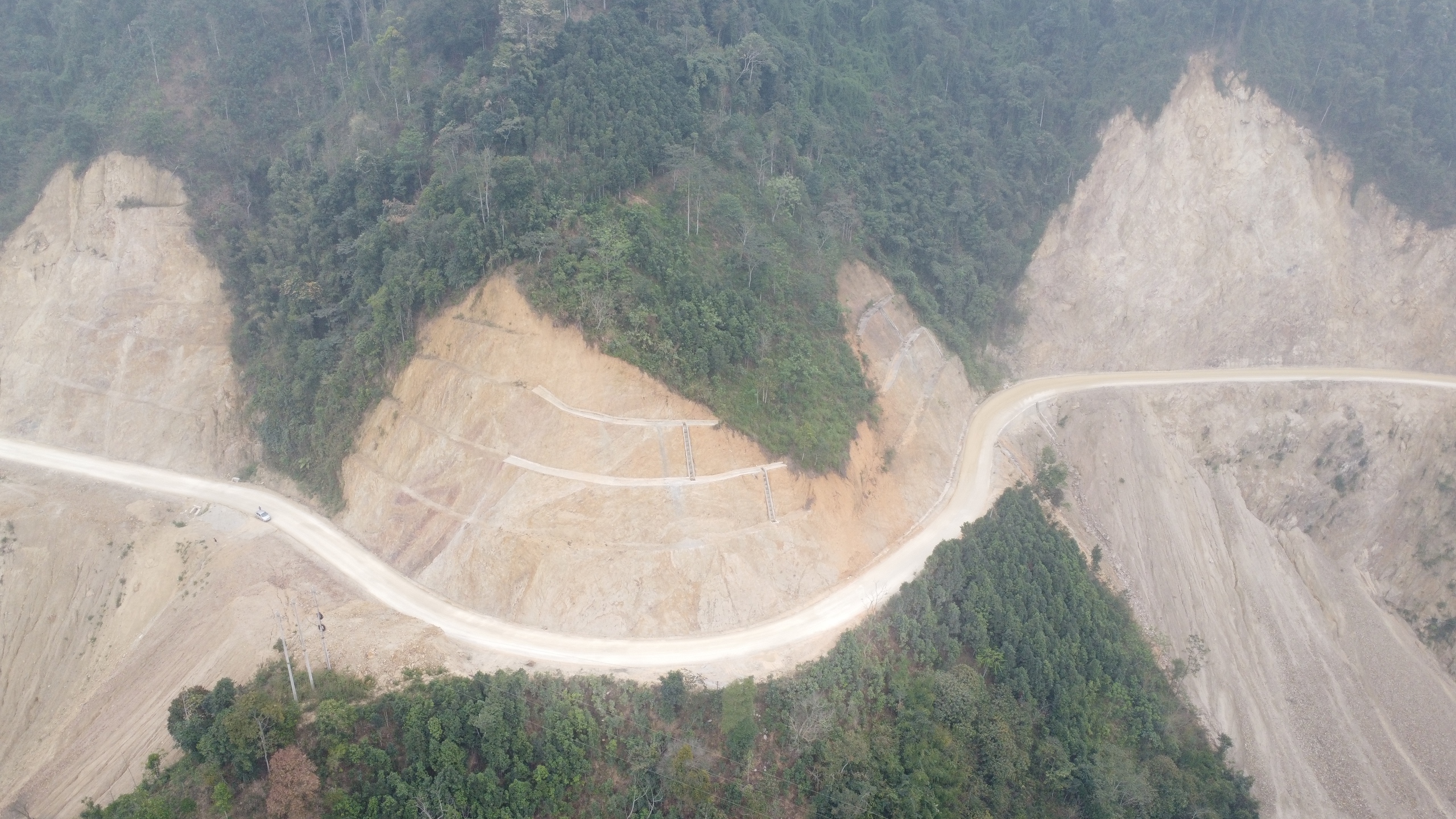 Nh&agrave; thầu kh&ocirc;ng cắm cọc, căng d&acirc;y tại đường nối cao tốc Nội B&agrave;i - L&agrave;o Cai- Ảnh 5.
