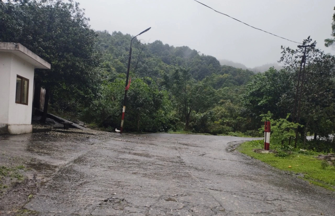 Dỡ barie tr&aacute;i ph&eacute;p ở Bắc Giang, d&acirc;n qua đường kh&ocirc;ng c&ograve;n bị kiểm so&aacute;t- Ảnh 2.