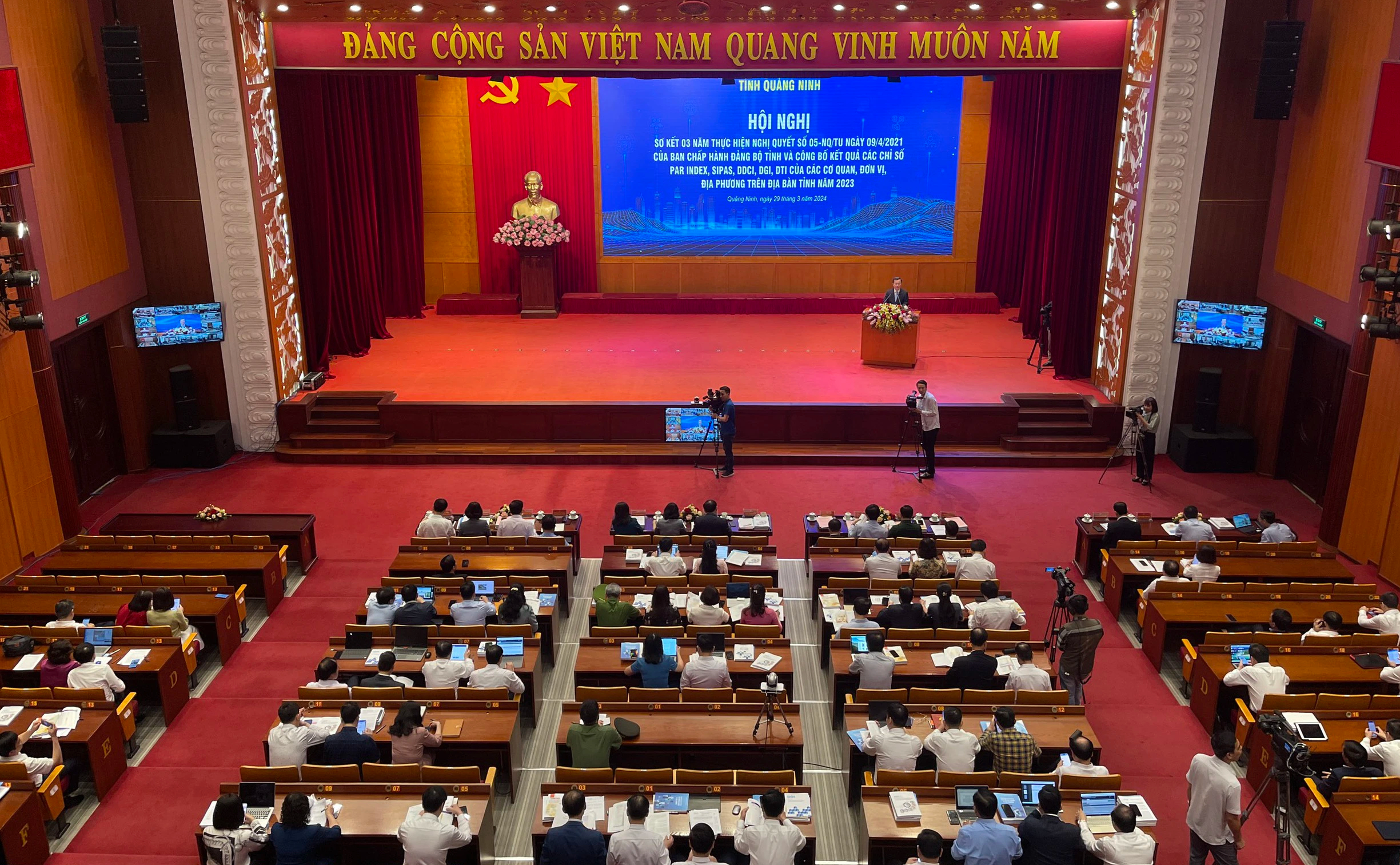 Quảng Ninh tiếp tục l&agrave; một cực tăng trưởng của khu vực ph&iacute;a Bắc- Ảnh 1.