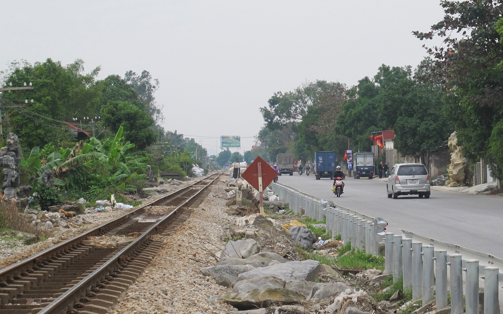 Bị tàu hỏa tông, cụ ông 67 tuổi tử vong tại chỗ- Ảnh 2. Tai nạn đường sắt tại lối đi tự mở chiếm đến 52%