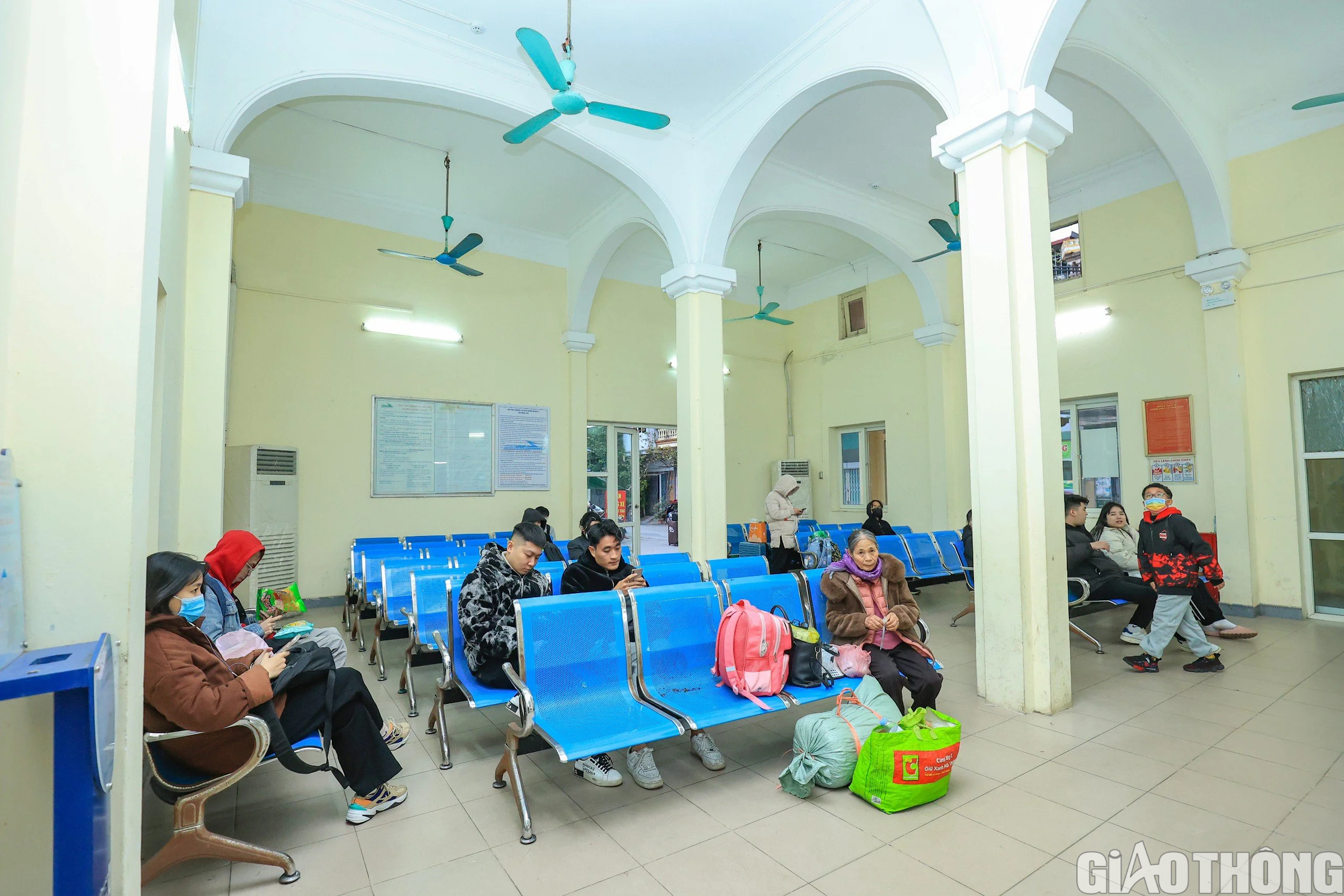 Cận cảnh nh&agrave; ga 