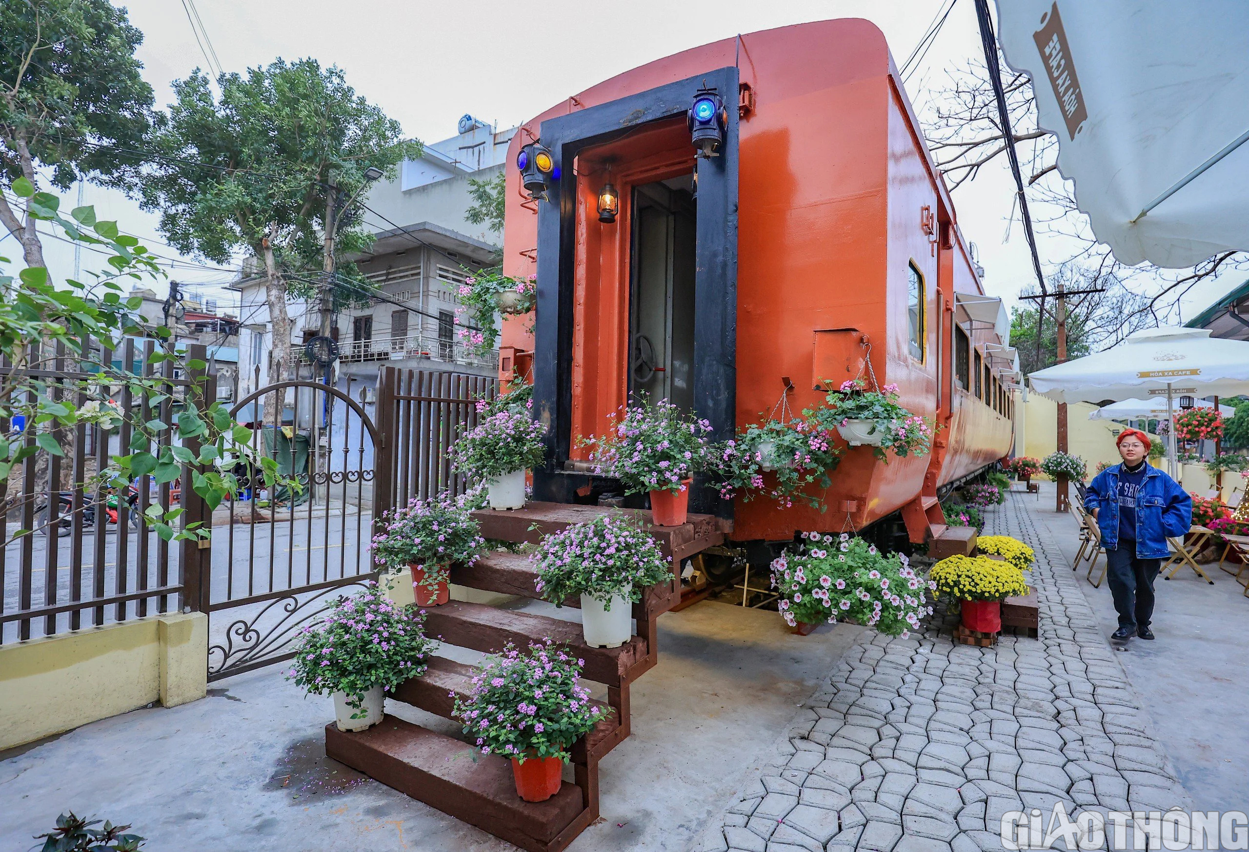 Cận cảnh nh&agrave; ga 