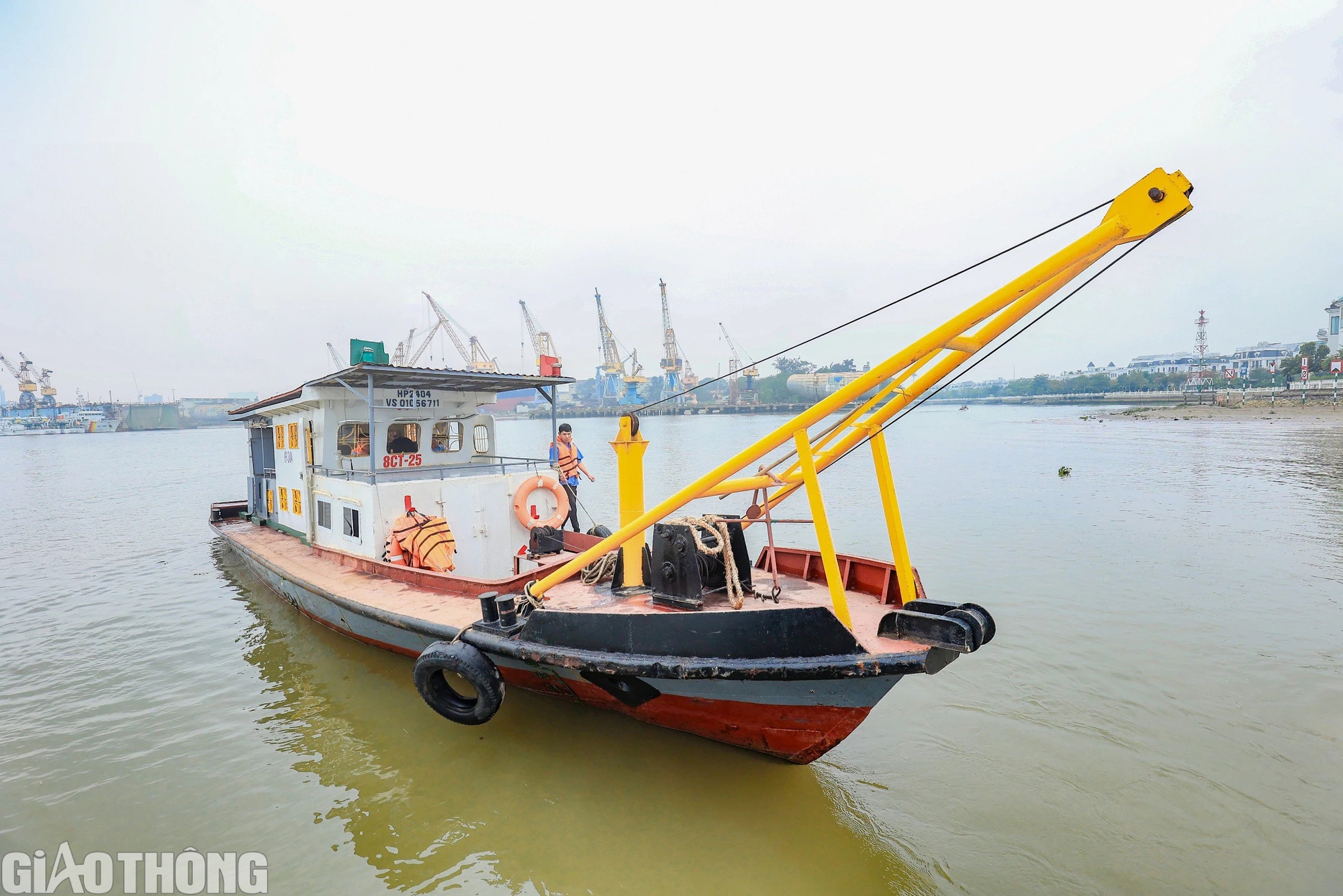 Kh&aacute;m ph&aacute; trạm điều tiết giao th&ocirc;ng giữa 