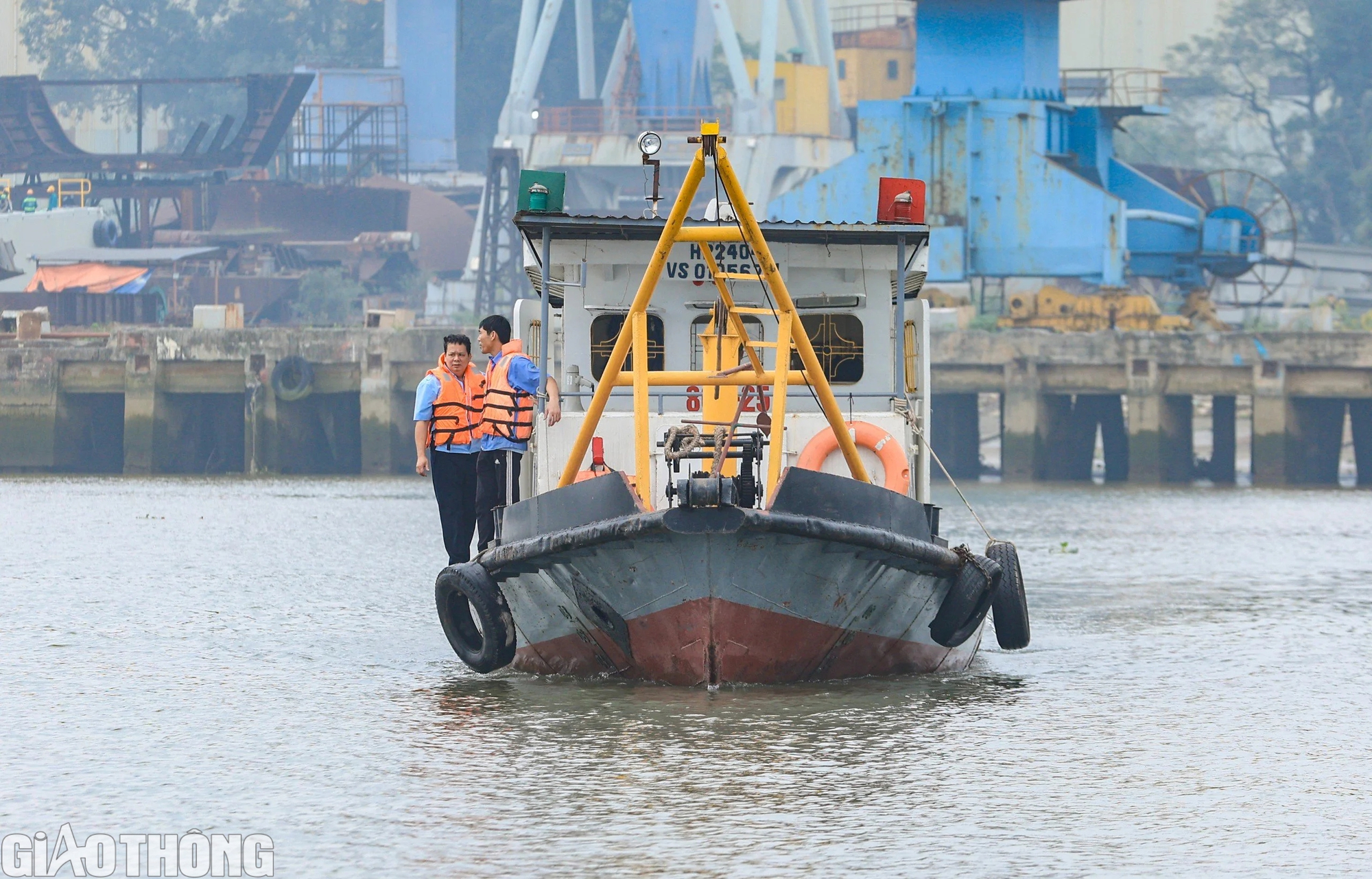 Kh&aacute;m ph&aacute; trạm điều tiết giao th&ocirc;ng giữa 
