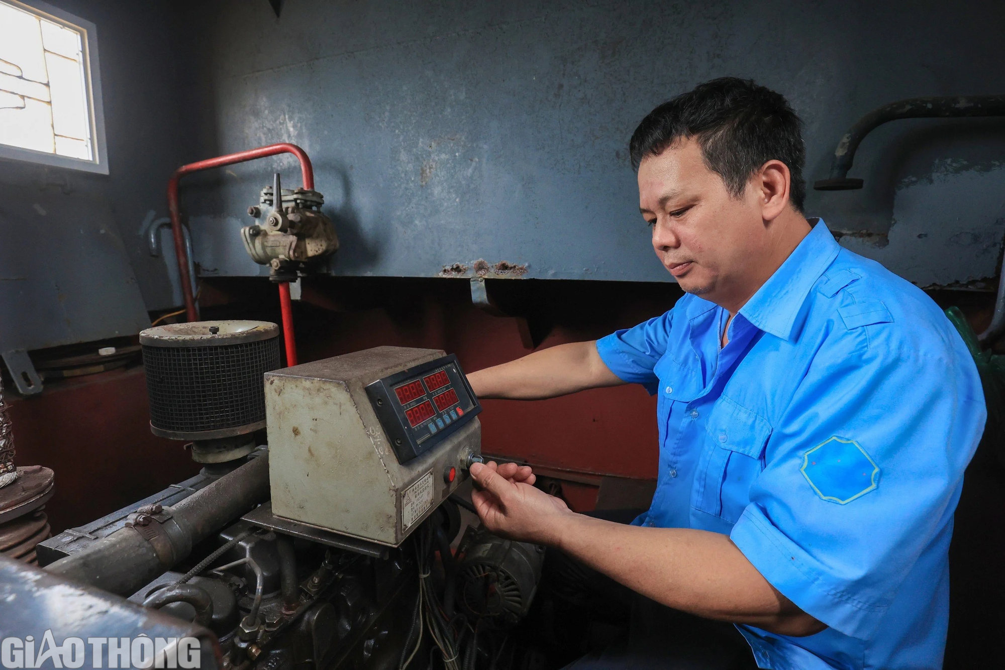 Kh&aacute;m ph&aacute; trạm điều tiết giao th&ocirc;ng giữa 