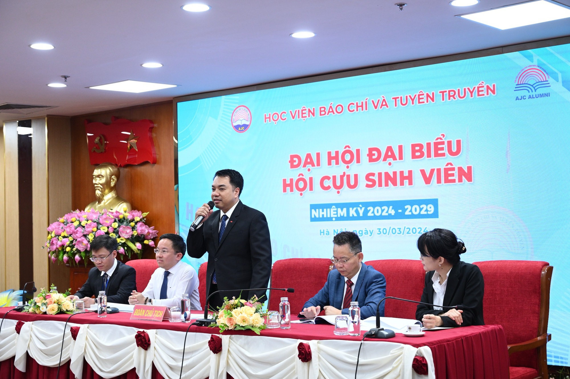 Ra mắt Ban chấp h&agrave;nh Hội Cựu sinh vi&ecirc;n Học viện B&aacute;o ch&iacute; v&agrave; Tuy&ecirc;n truyền- Ảnh 2.