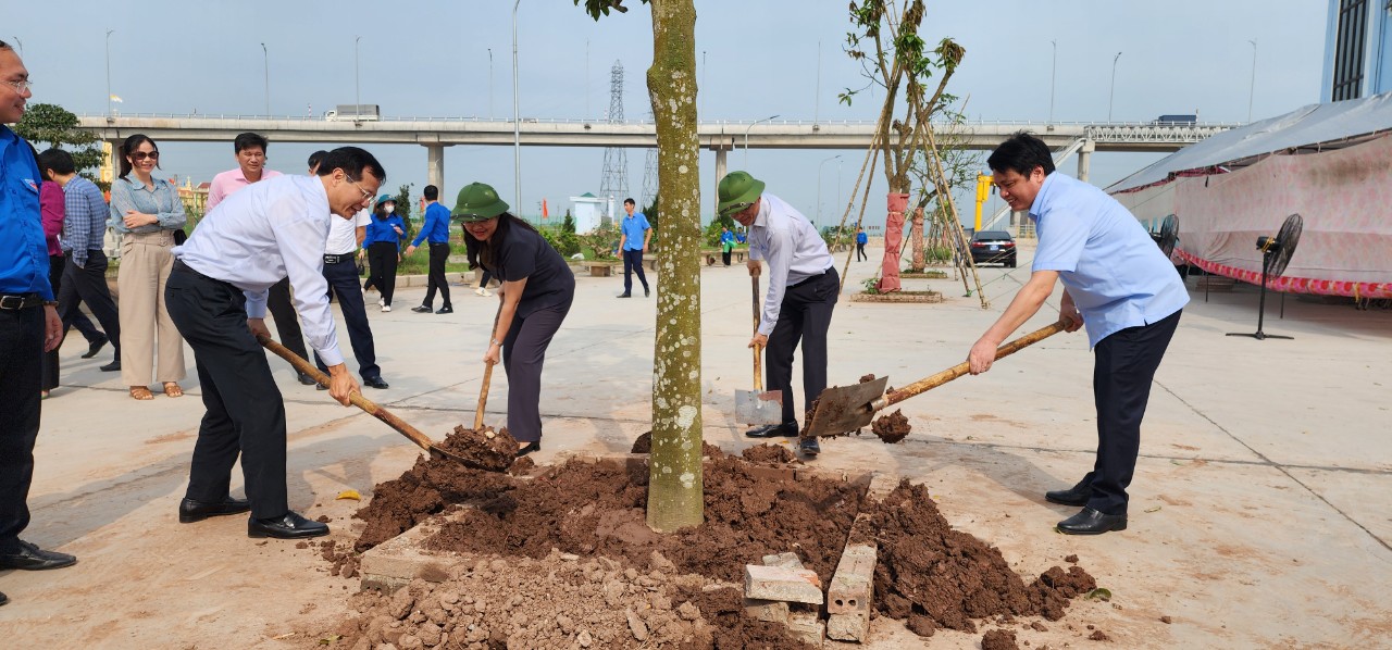 Trồng c&acirc;y, x&acirc;y nh&agrave; nh&acirc;n &aacute;i cho nạn nh&acirc;n TNGT tại Nam Định- Ảnh 5.