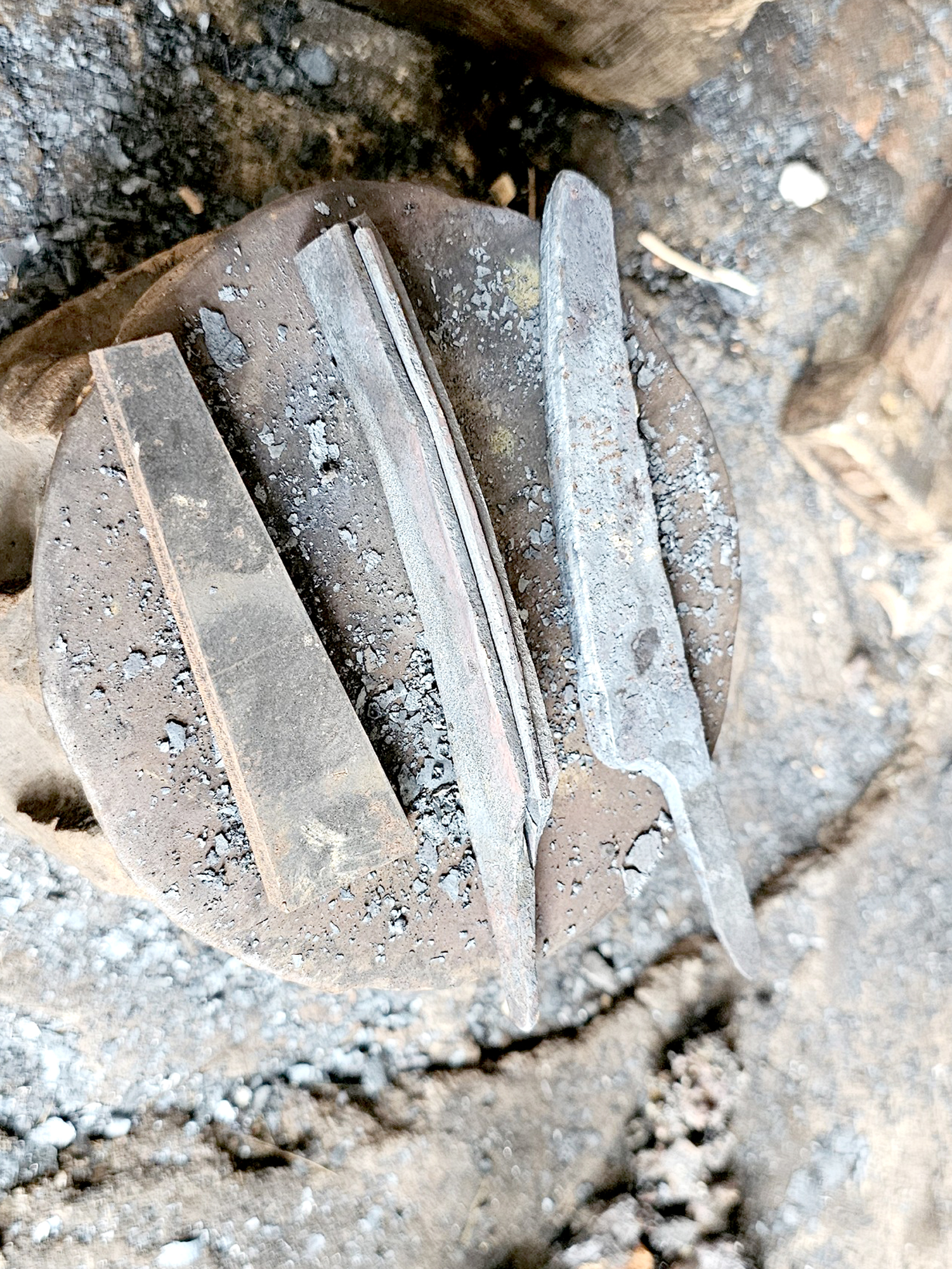 Những phụ nữ giữ lửa nghề ở l&agrave;ng &ldquo;đệ nhất dao k&eacute;o&rdquo;- Ảnh 2.