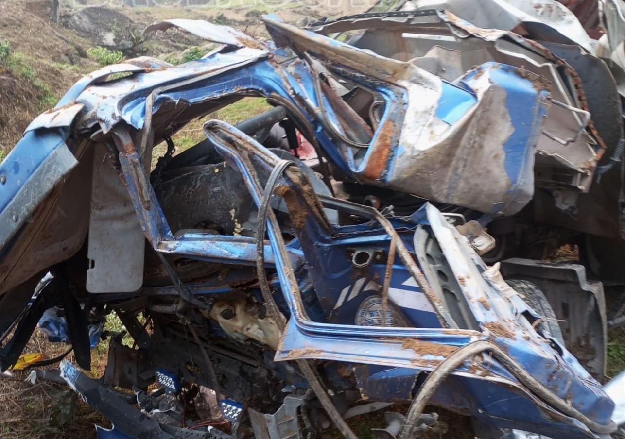 Xe tải đ&acirc;m xuống ta luy &acirc;m, 4 người bị thương tr&ecirc;n QL4D ở L&agrave;o Cai- Ảnh 3.