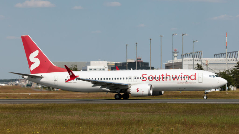 EU cấm một h&atilde;ng h&agrave;ng kh&ocirc;ng của nước th&agrave;nh vi&ecirc;n v&igrave; nghi c&oacute; quan hệ với Nga- Ảnh 1.