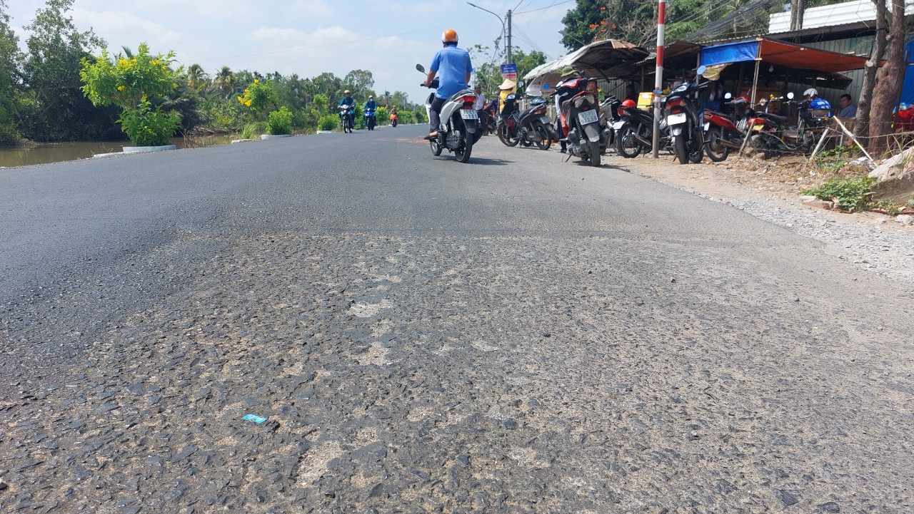 Xe ba gác lao vào trạm chờ xe buýt ở Sóc Trăng, tài xế nguy kịch- Ảnh 2. Xe ba gác lao vào trạm chờ xe buýt ở Sóc Trăng, tài xế nguy kịch- Ảnh 2.