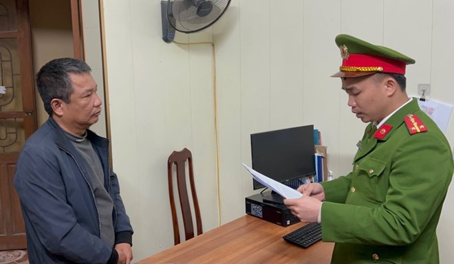 T&agrave;i xế xe m&aacute;y chửi bới, xưng 