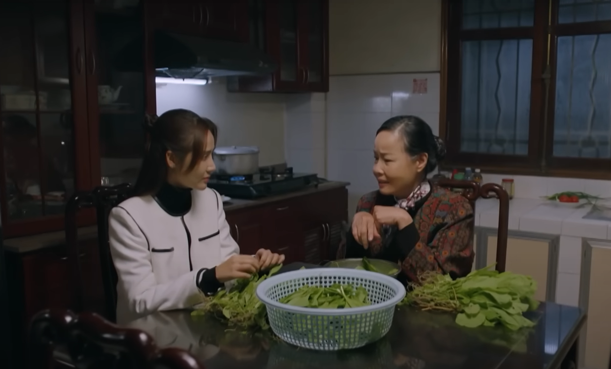 Dương t&acirc;m sự với mẹ L&acirc;m mới biết trong suốt nhiều năm qua, anh kh&ocirc;ng y&ecirc;u ai ngo&agrave;i c&ocirc;.