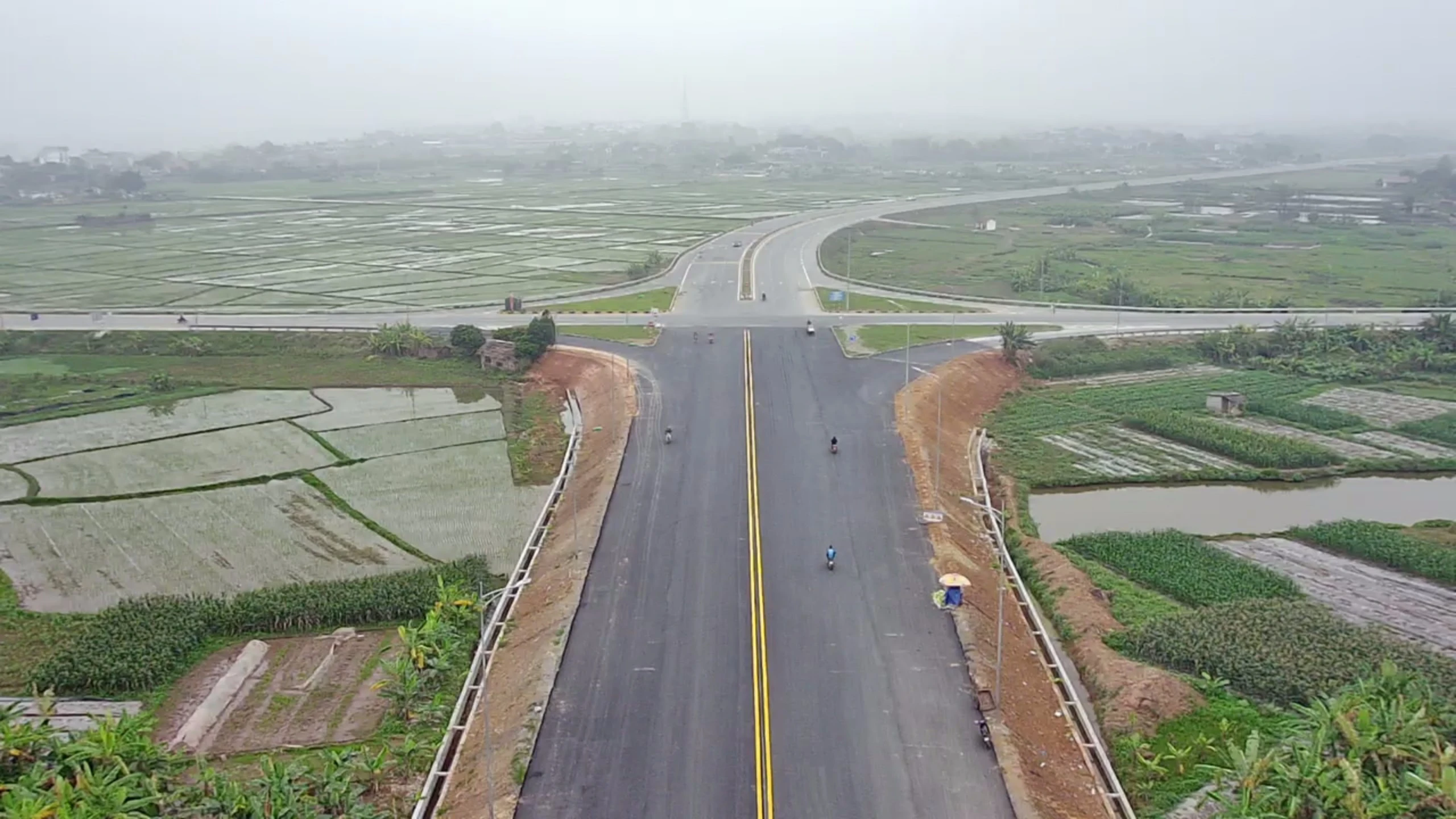 Đề xuất lắp cụm đèn tín hiệu giao thông tại ngã tư Đề xuất lắp cụm đèn tín hiệu giao thông tại ngã tư