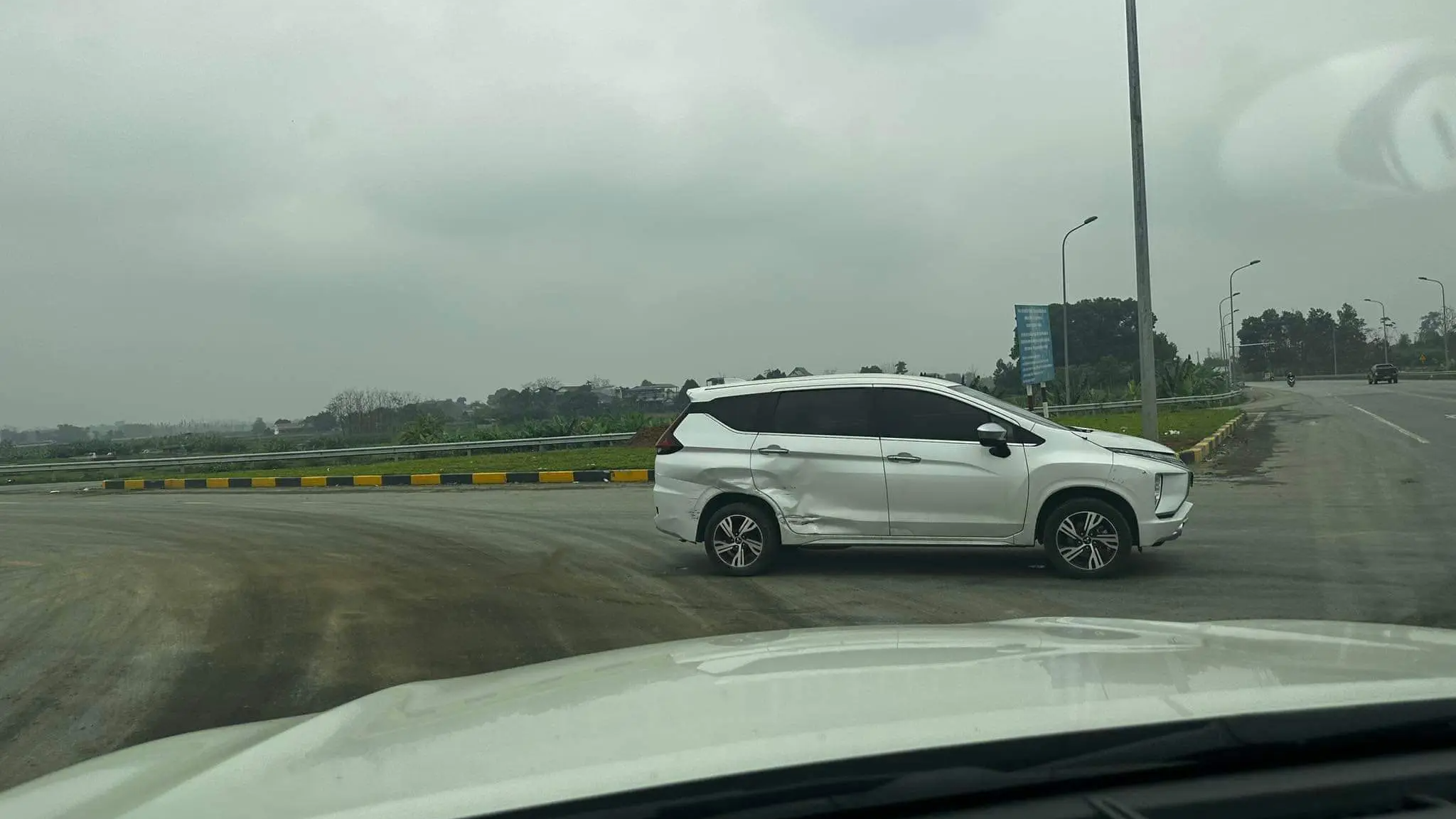 Đề xuất lắp cụm đèn tín hiệu giao thông tại ngã tư Đề xuất lắp cụm đèn tín hiệu giao thông tại ngã tư