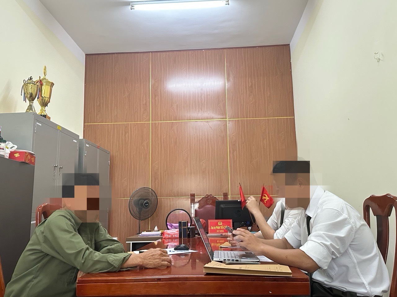 Người đ&agrave;n &ocirc;ng b&aacute;o chốt đo nồng độ cồn bị phạt 7,5 triệu đồng- Ảnh 1.