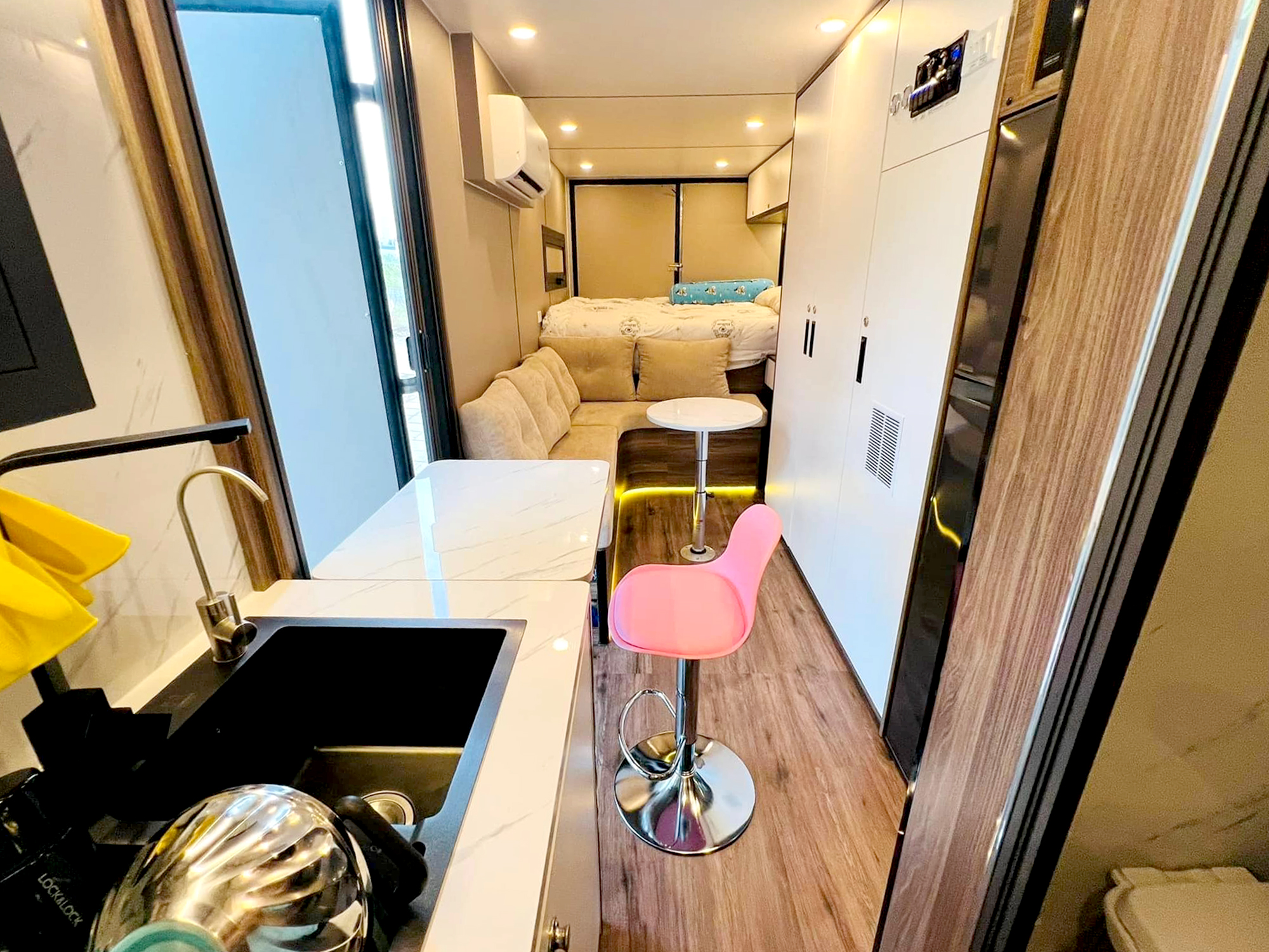 Xe mobihome l&aacute;ch luật ra đường- Ảnh 2.