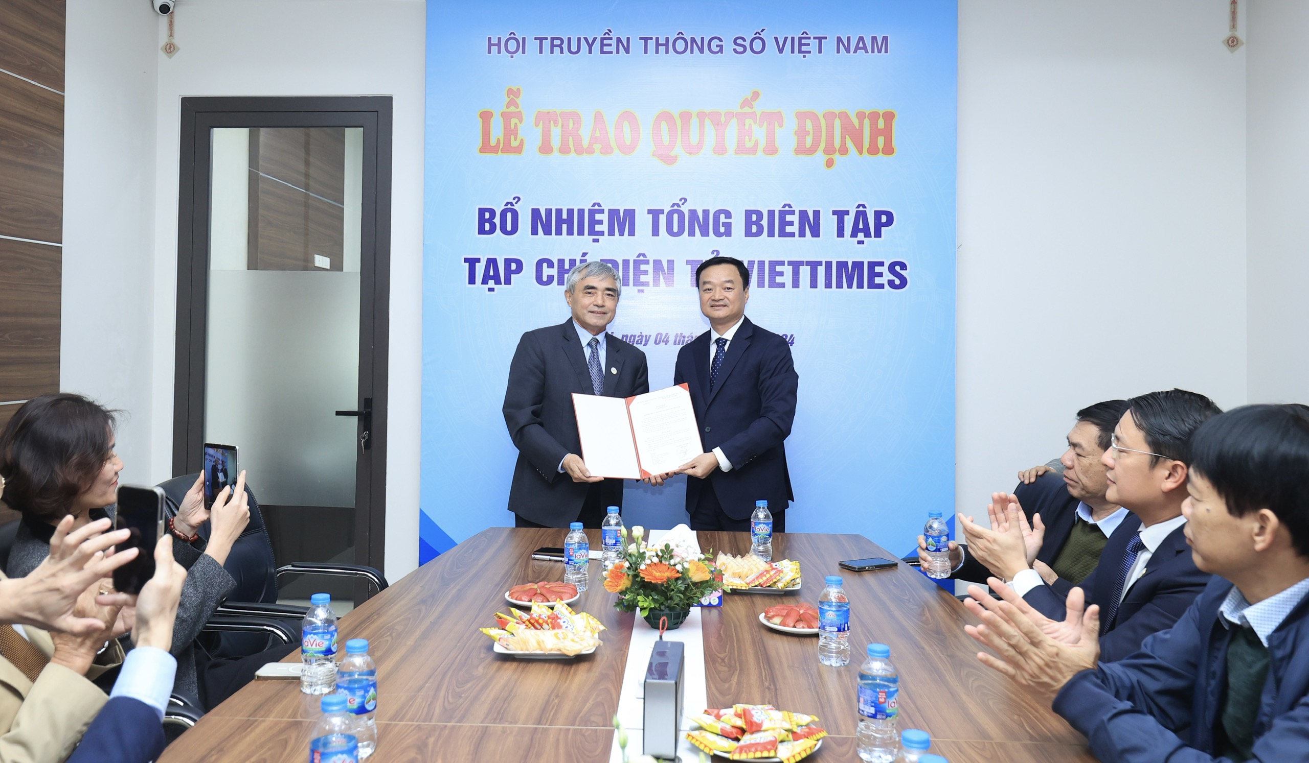 &Ocirc;ng Nguyễn B&aacute; Ki&ecirc;n l&agrave;m Tổng bi&ecirc;n tập Tạp ch&iacute; điện tử Viettimes- Ảnh 1.