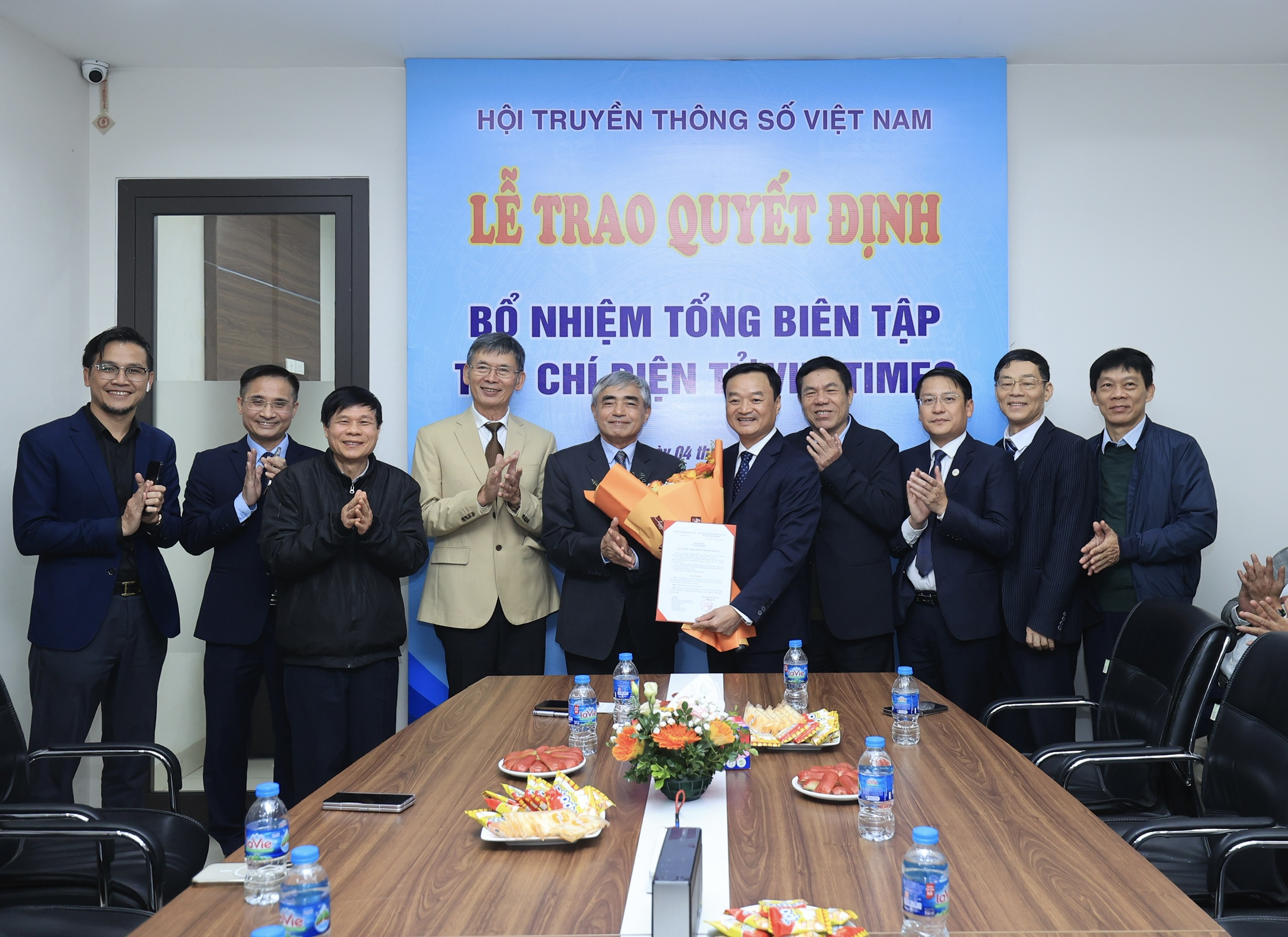&Ocirc;ng Nguyễn B&aacute; Ki&ecirc;n l&agrave;m Tổng bi&ecirc;n tập Tạp ch&iacute; điện tử Viettimes- Ảnh 2.