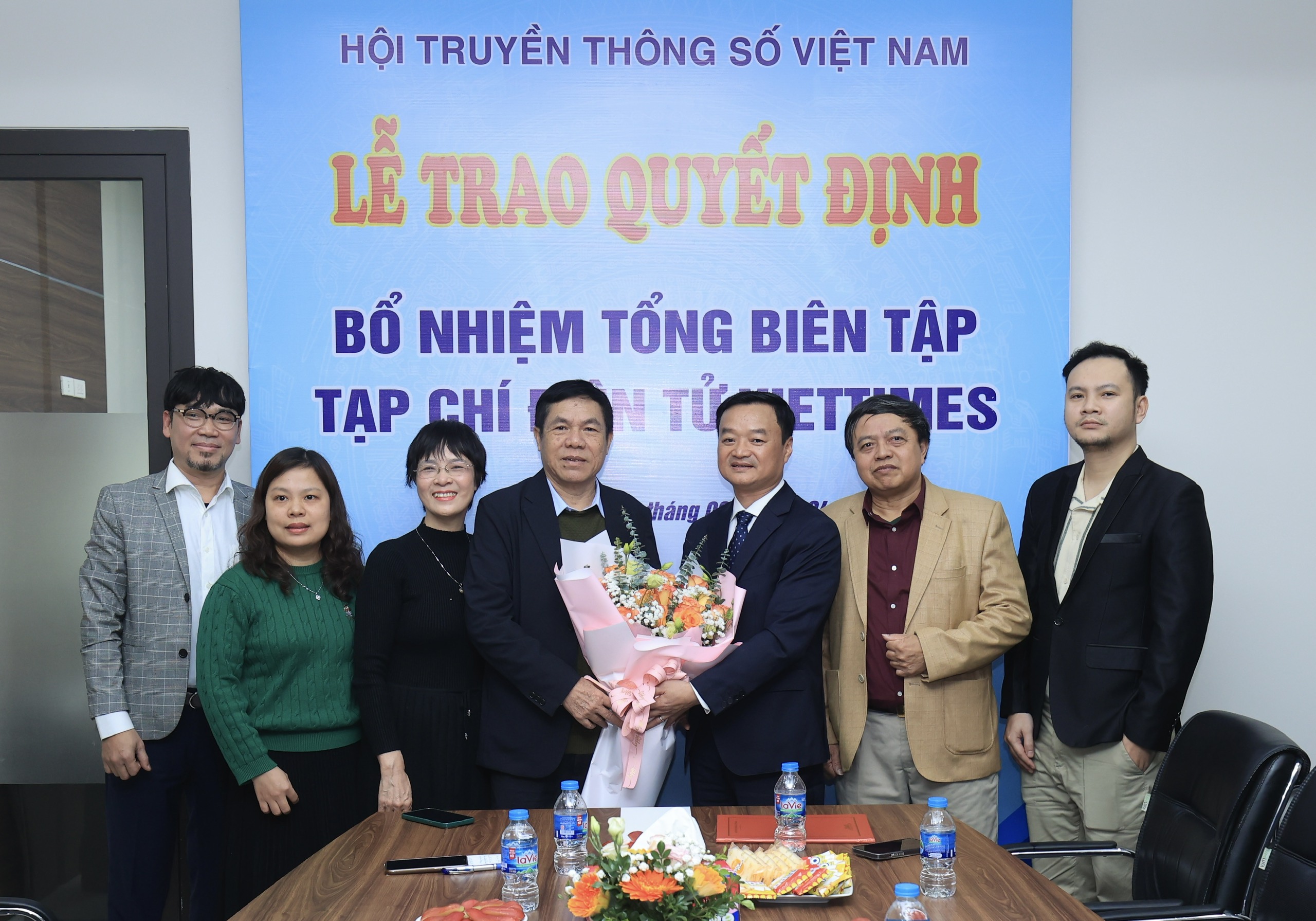 &Ocirc;ng Nguyễn B&aacute; Ki&ecirc;n l&agrave;m Tổng bi&ecirc;n tập Tạp ch&iacute; điện tử Viettimes- Ảnh 7.